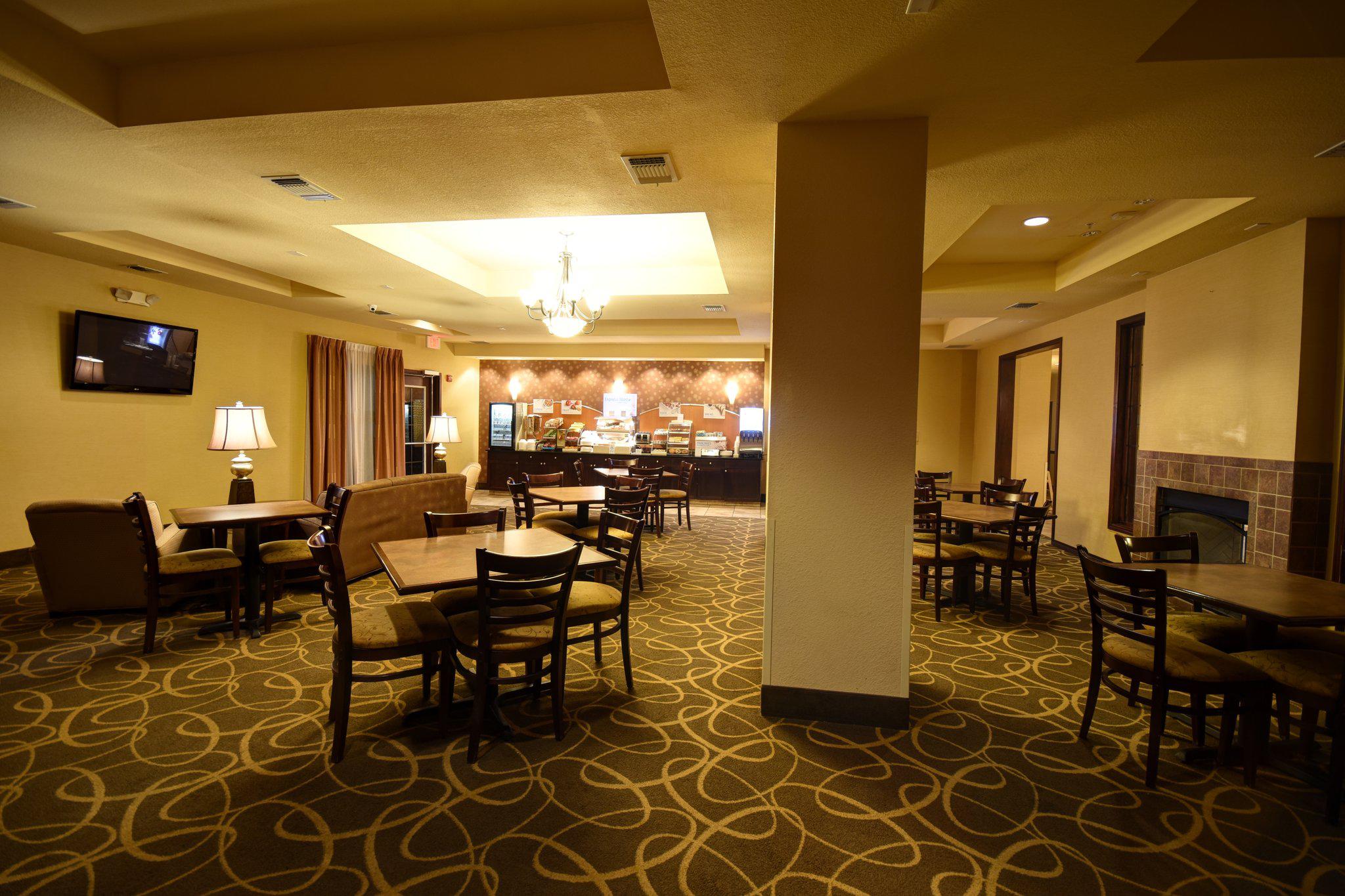 Holiday Inn Express & Suites del Rio Photo