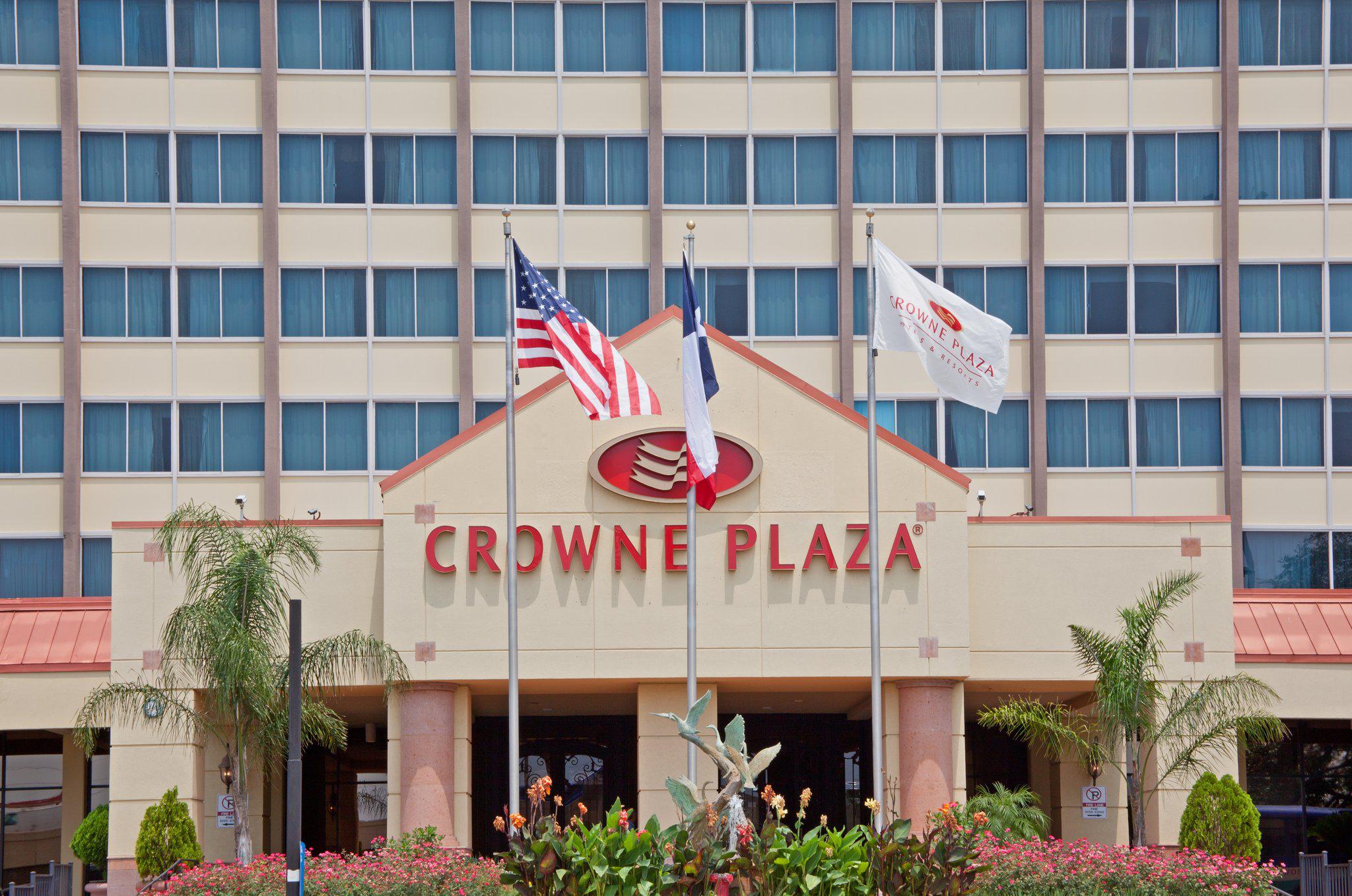Crowne Plaza Houston Near Reliant - Medical Photo