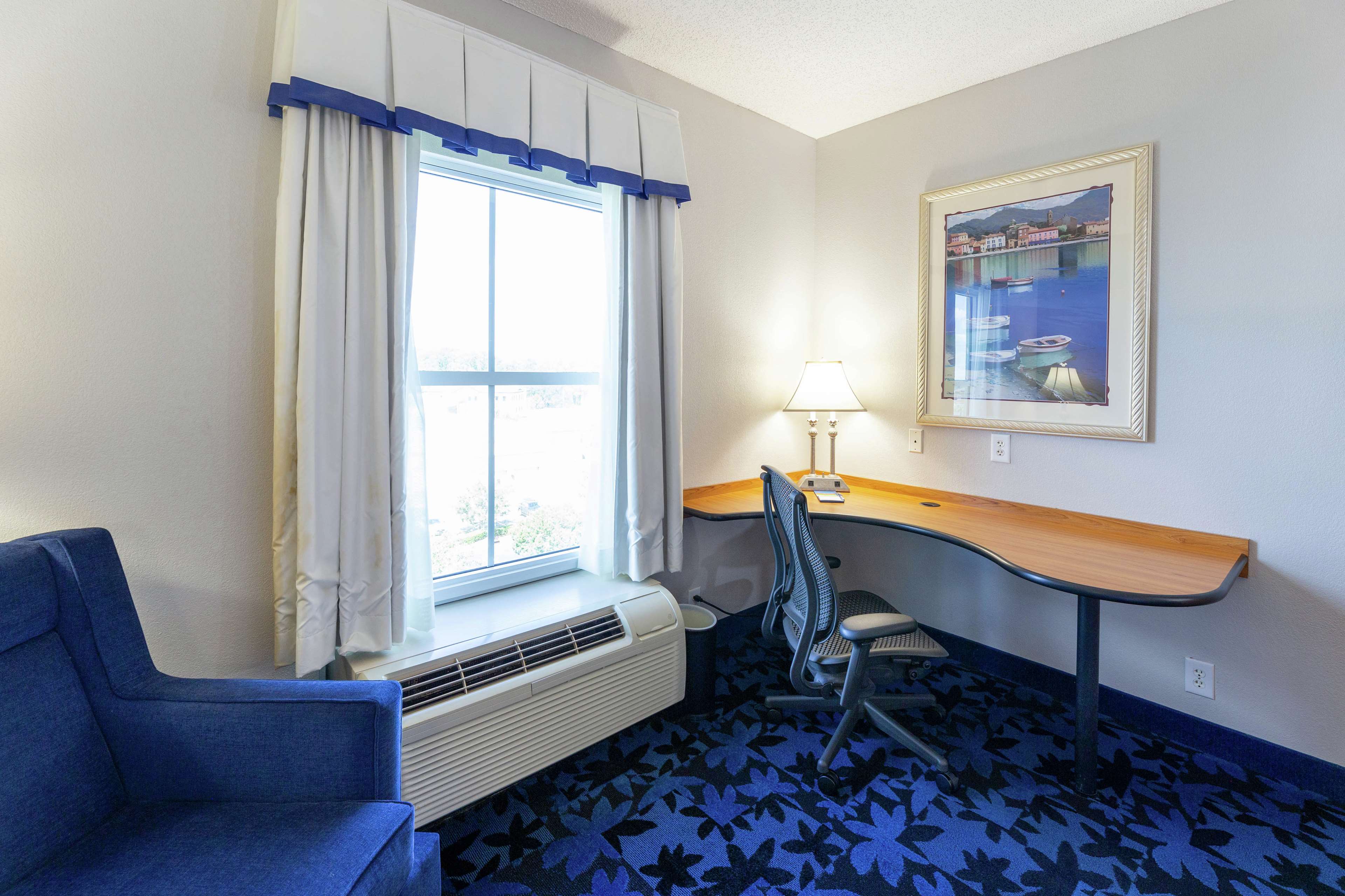 Hampton Inn & Suites Jacksonville Deerwood Park Photo