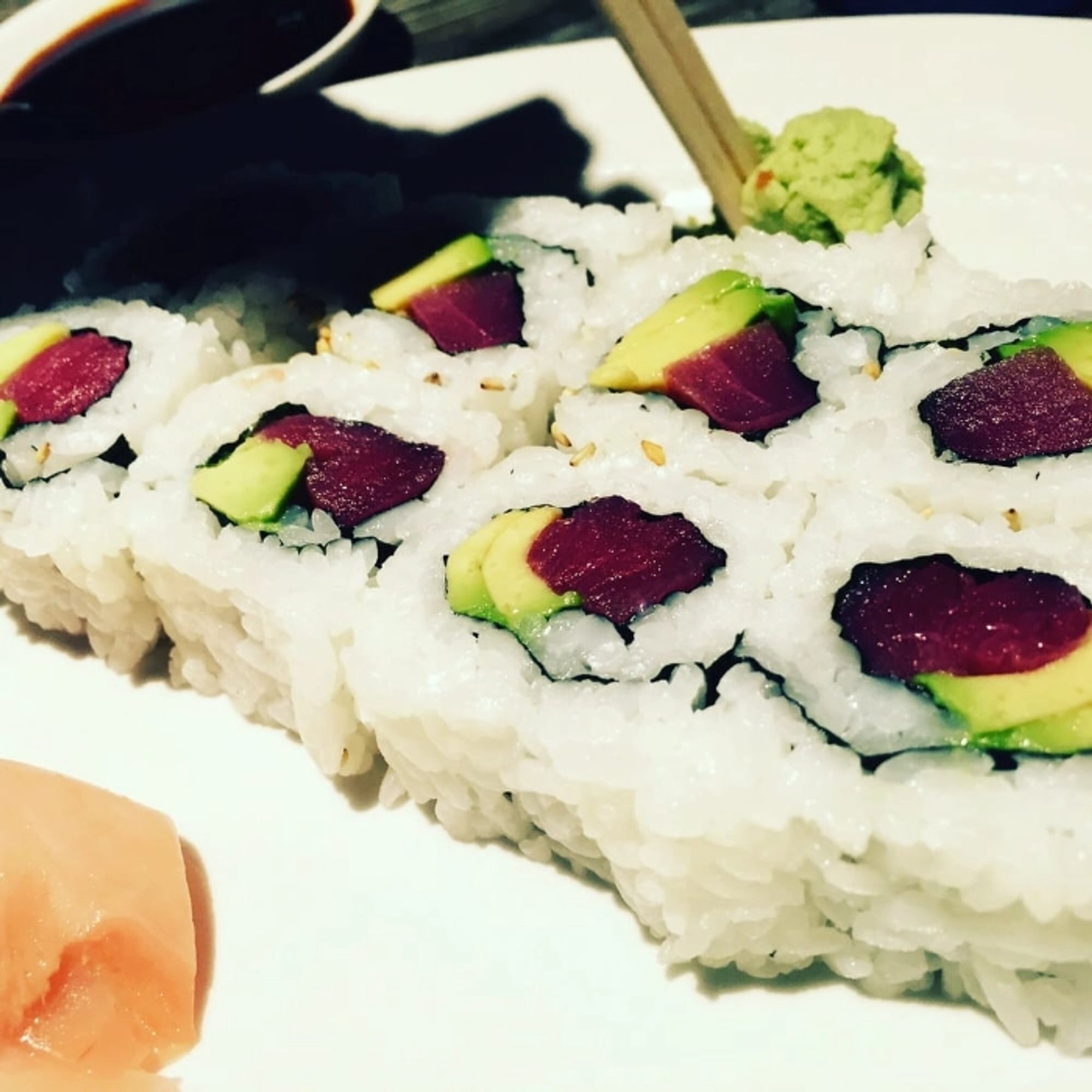 Tuna Avo Roll