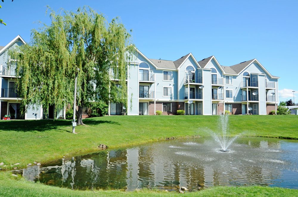 Huntington Cove Apartments Lake