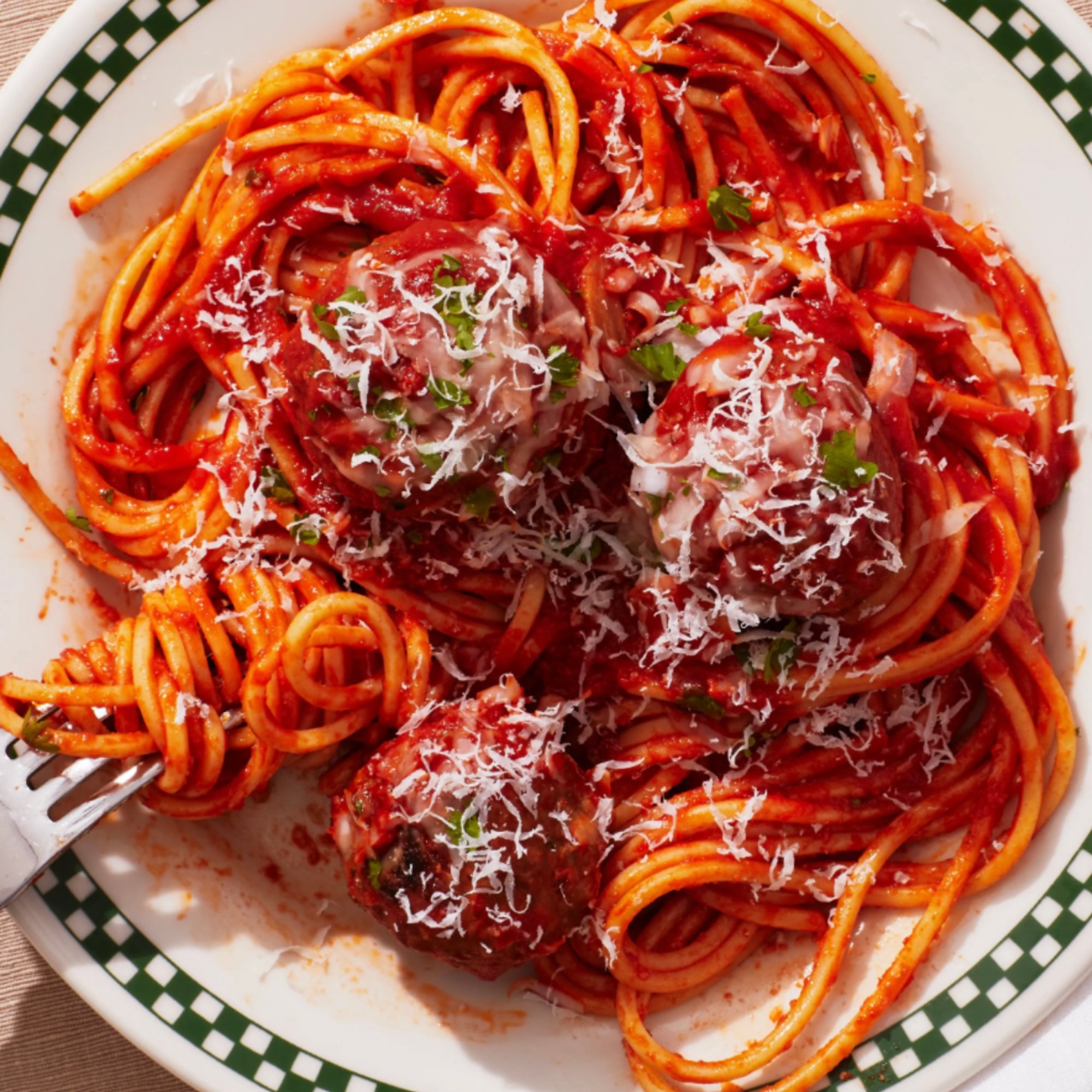Meat sauce with meatballs