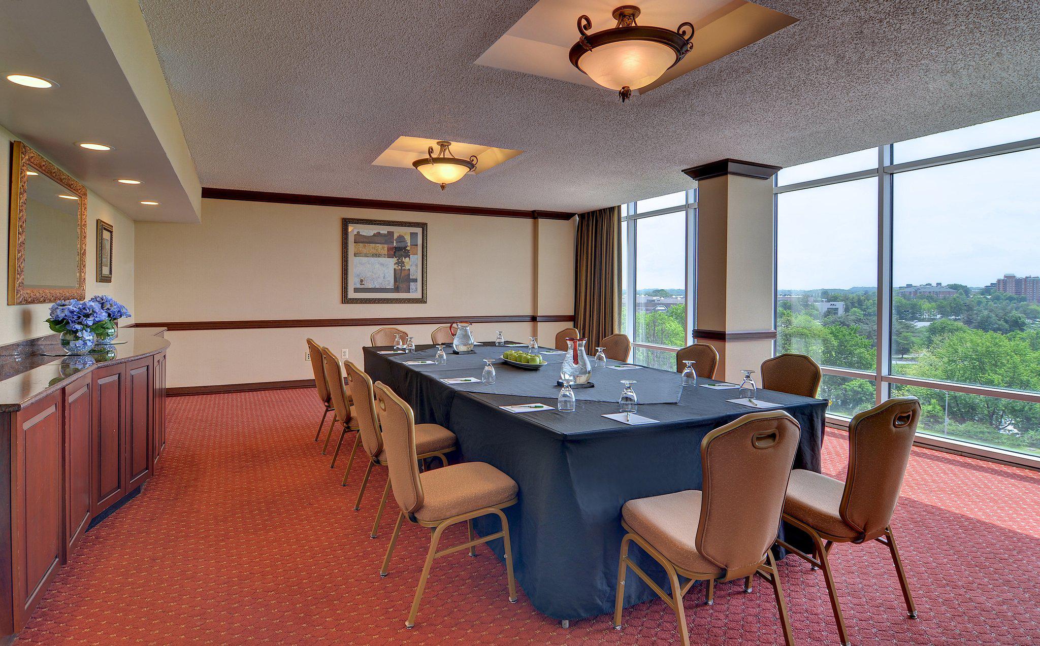 Holiday Inn Gaithersburg Photo