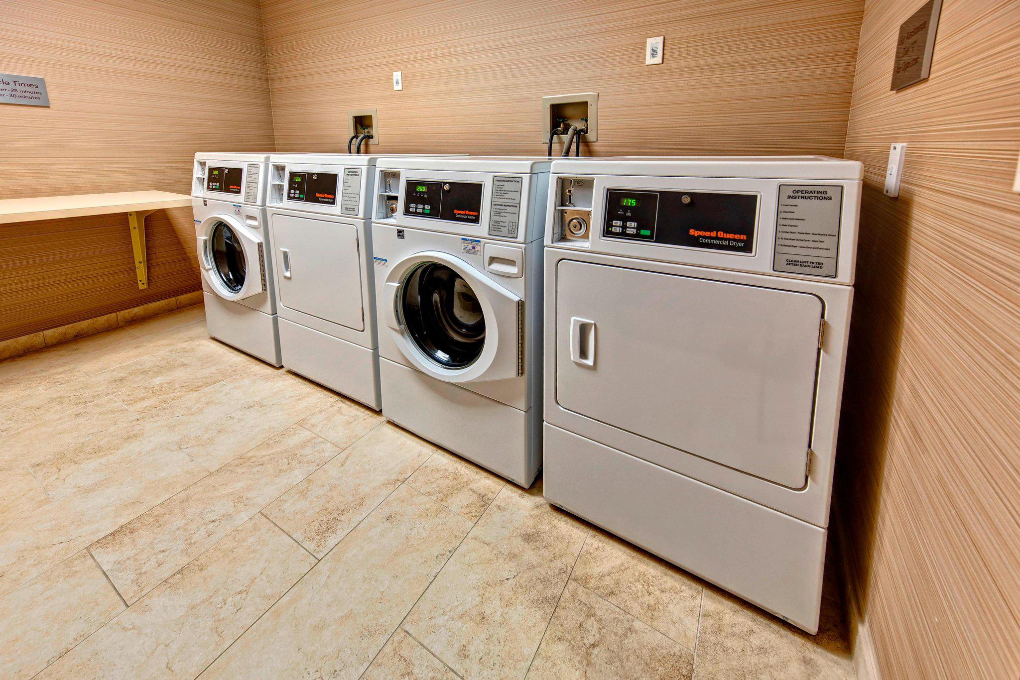 Courtyard by Marriott Westbury Long Island Photo