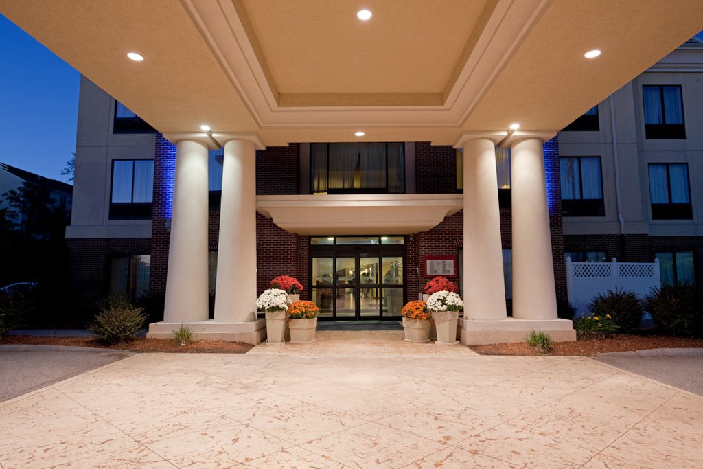 Holiday Inn Express & Suites Manchester-Airport by IHG Image