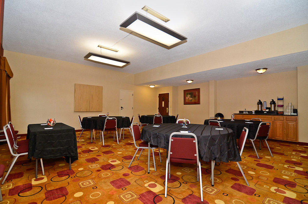 Holiday Inn Express Burlington Photo