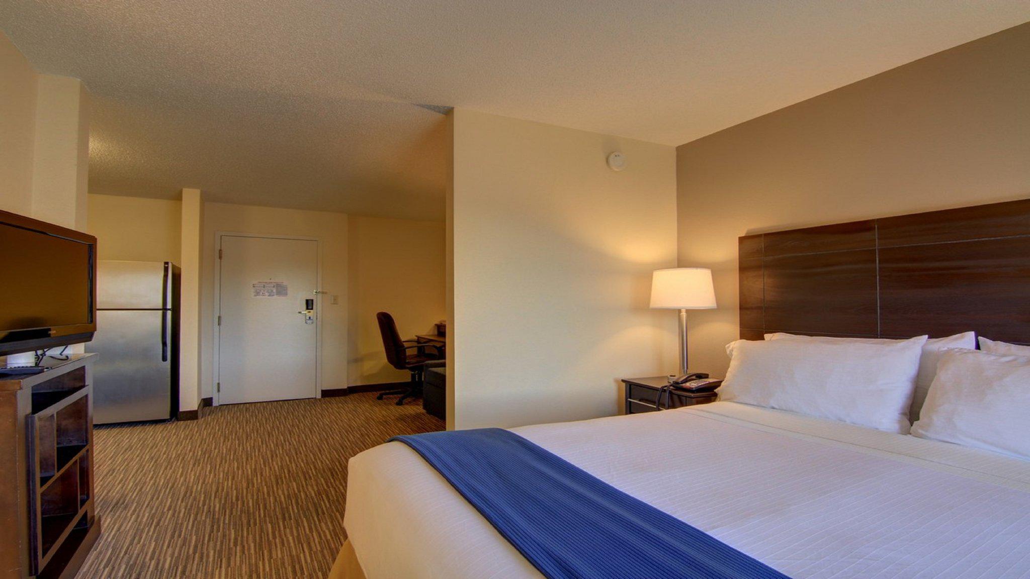 Holiday Inn Express & Suites Alpharetta - Windward Parkway Photo