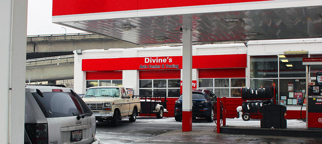 Divine's Auto Repair Shop Photo