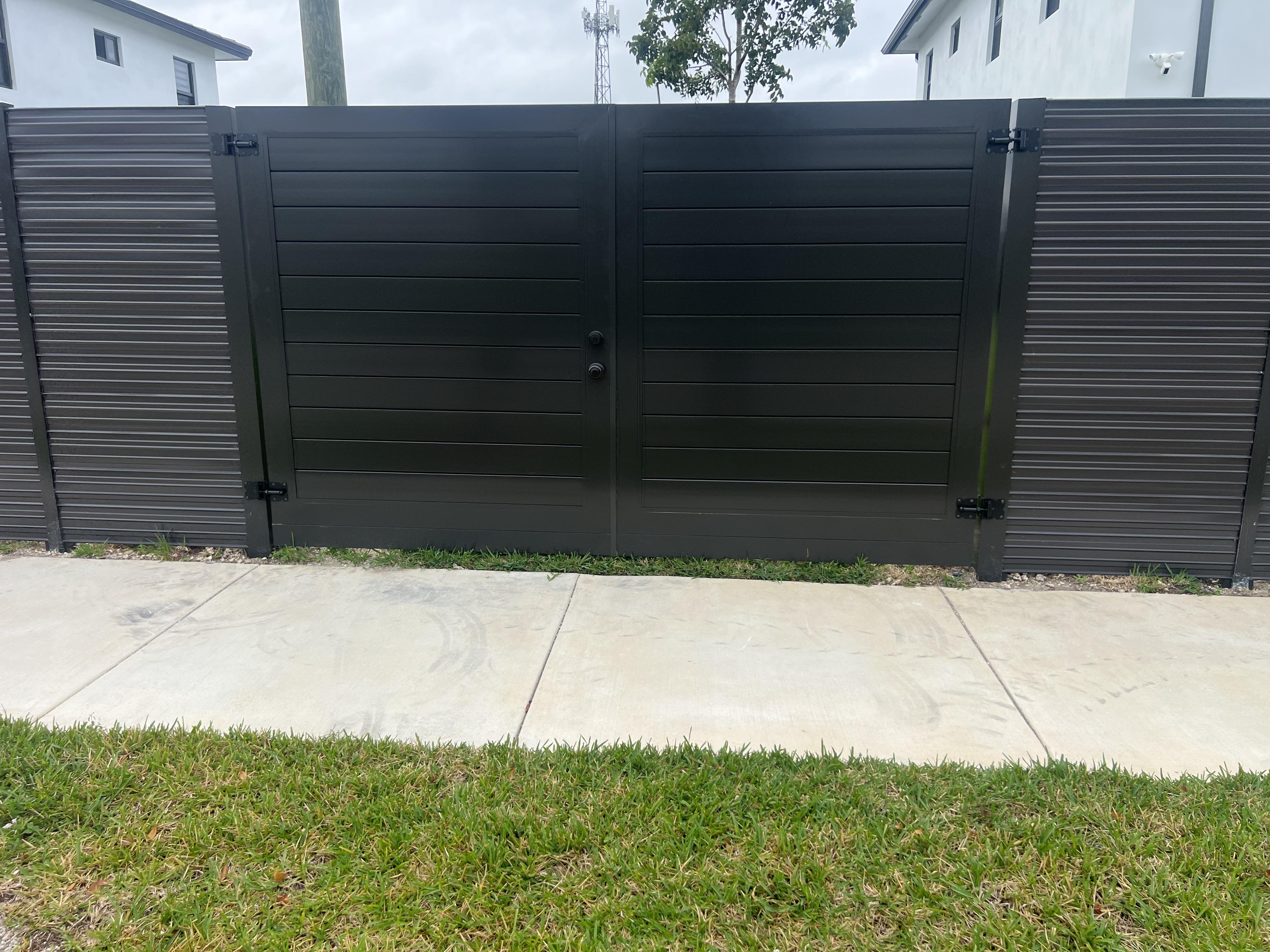 Top Rail Fence Pompano Beach Image