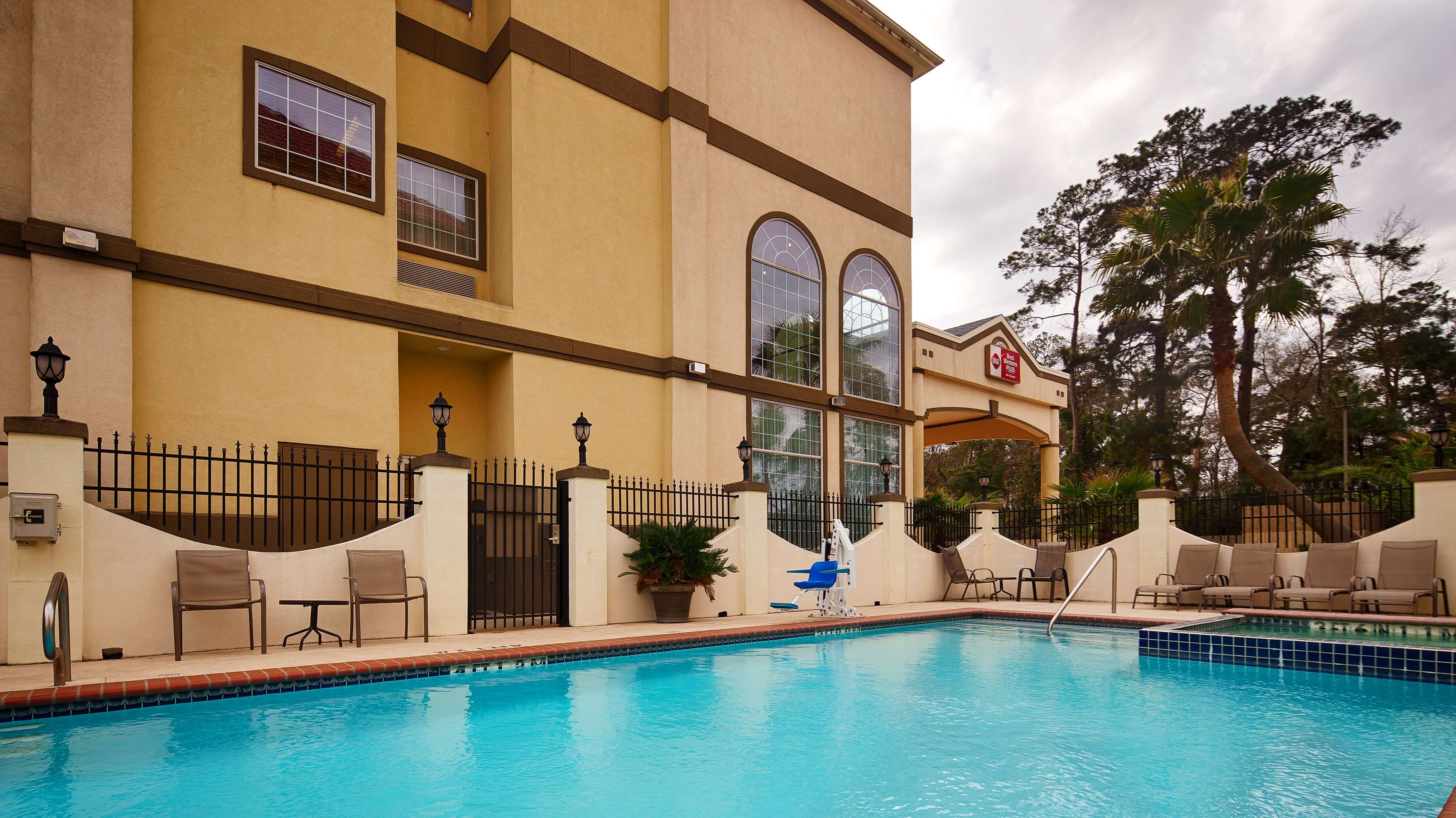 Best Western Plus New Caney Inn & Suites Photo