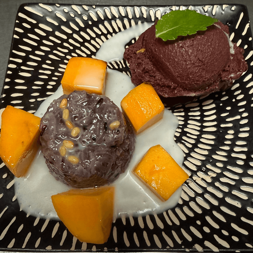 Refreshing Mango & Acai with sticky rice
