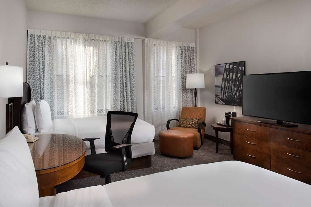 DoubleTree by Hilton Hotel Memphis Downtown Image
