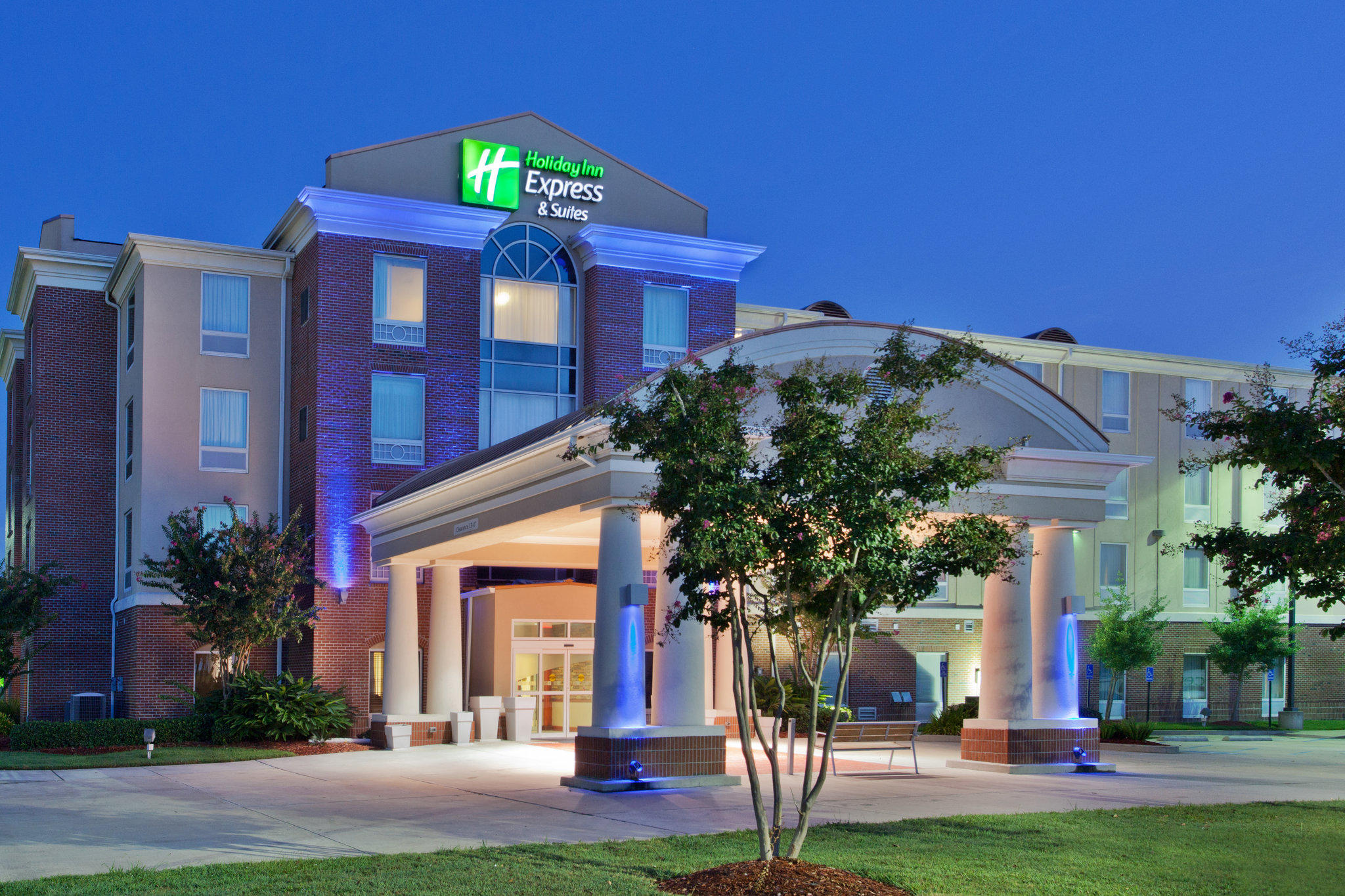 Holiday Inn Express & Suites Baton Rouge East Photo