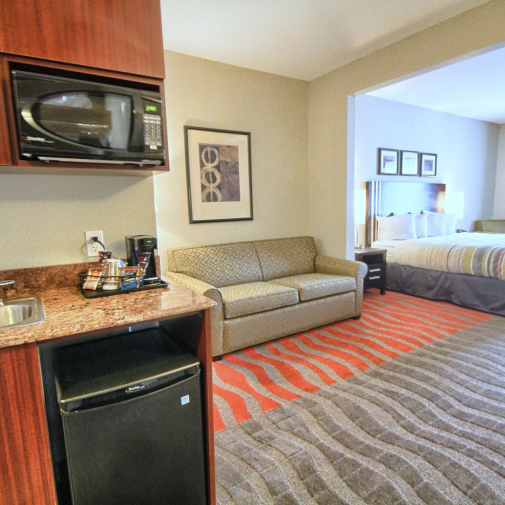 Country Inn & Suites by Radisson, Dearborn, MI Photo