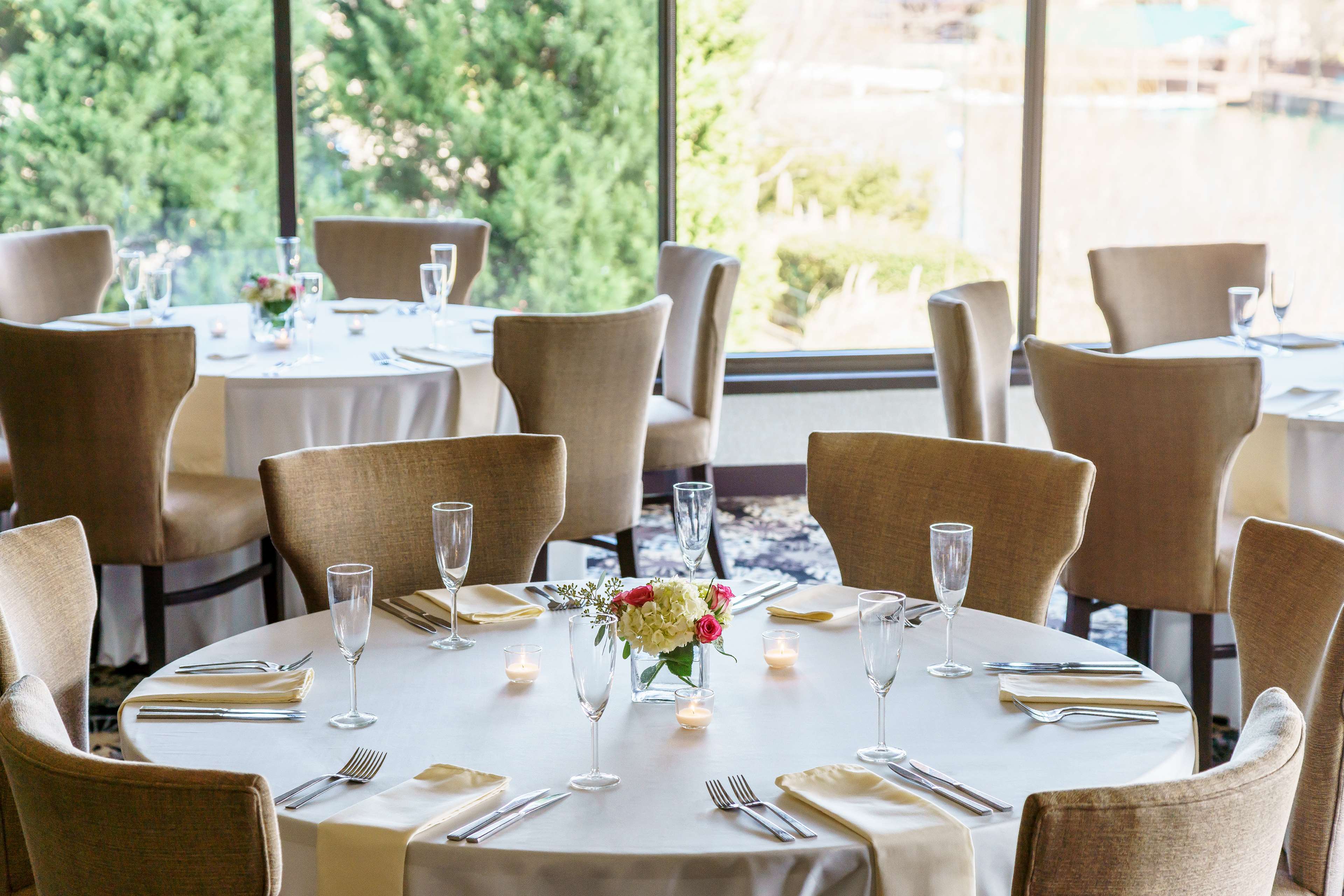 Hilton Charlotte University Place Photo