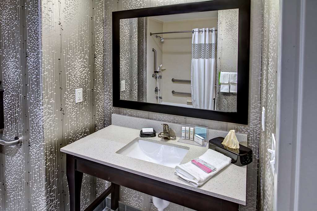 Hampton Inn & Suites Ada Image