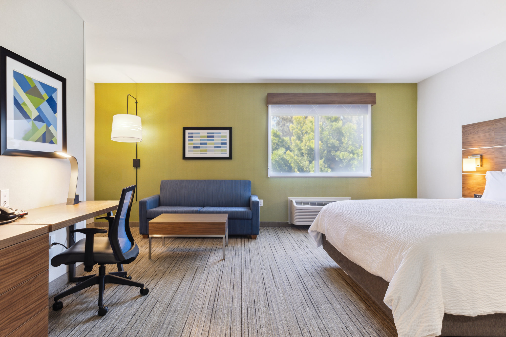 Holiday Inn Express & Suites Mountain View Silicon Valley by IHG Image
