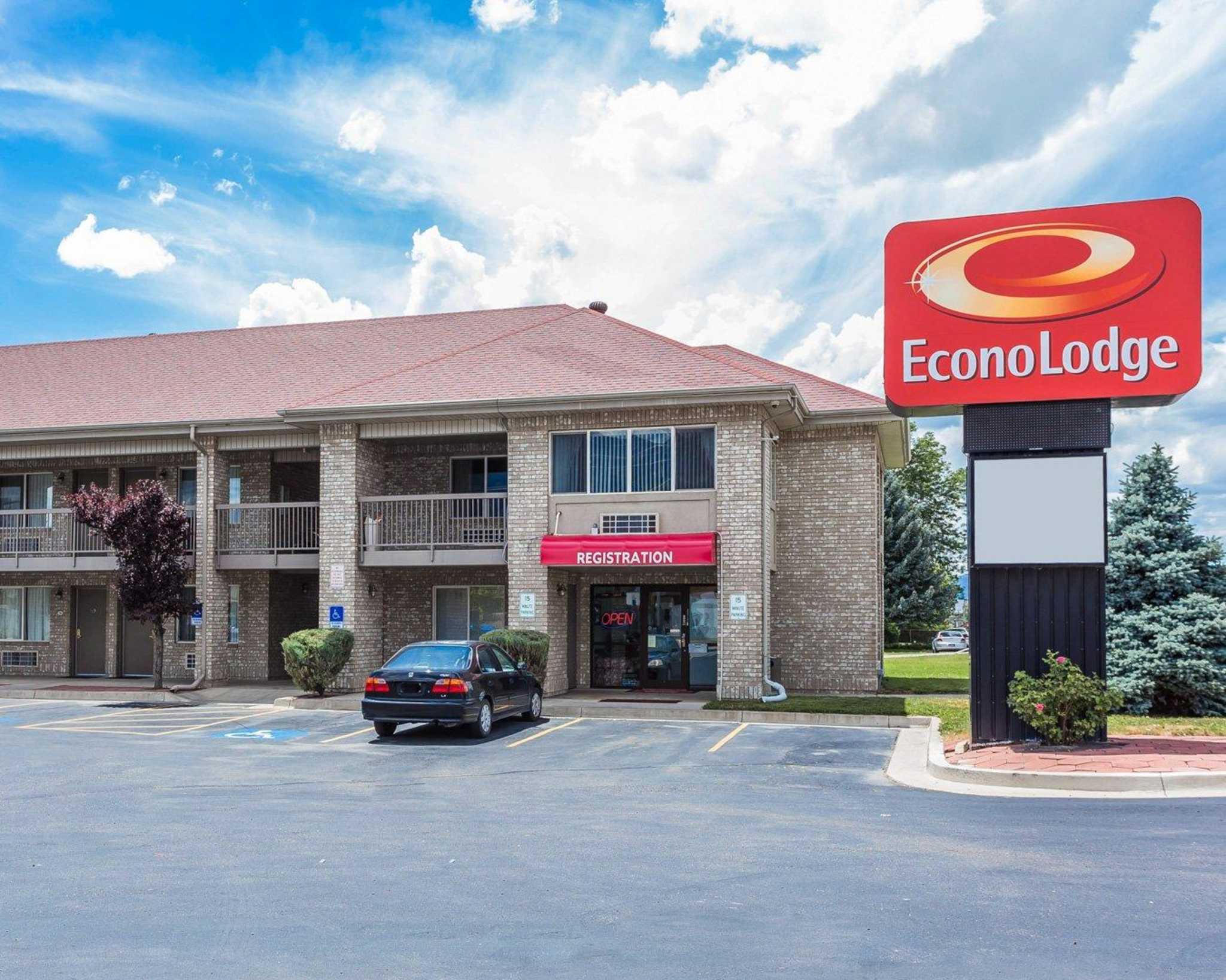 Econo Lodge Logo