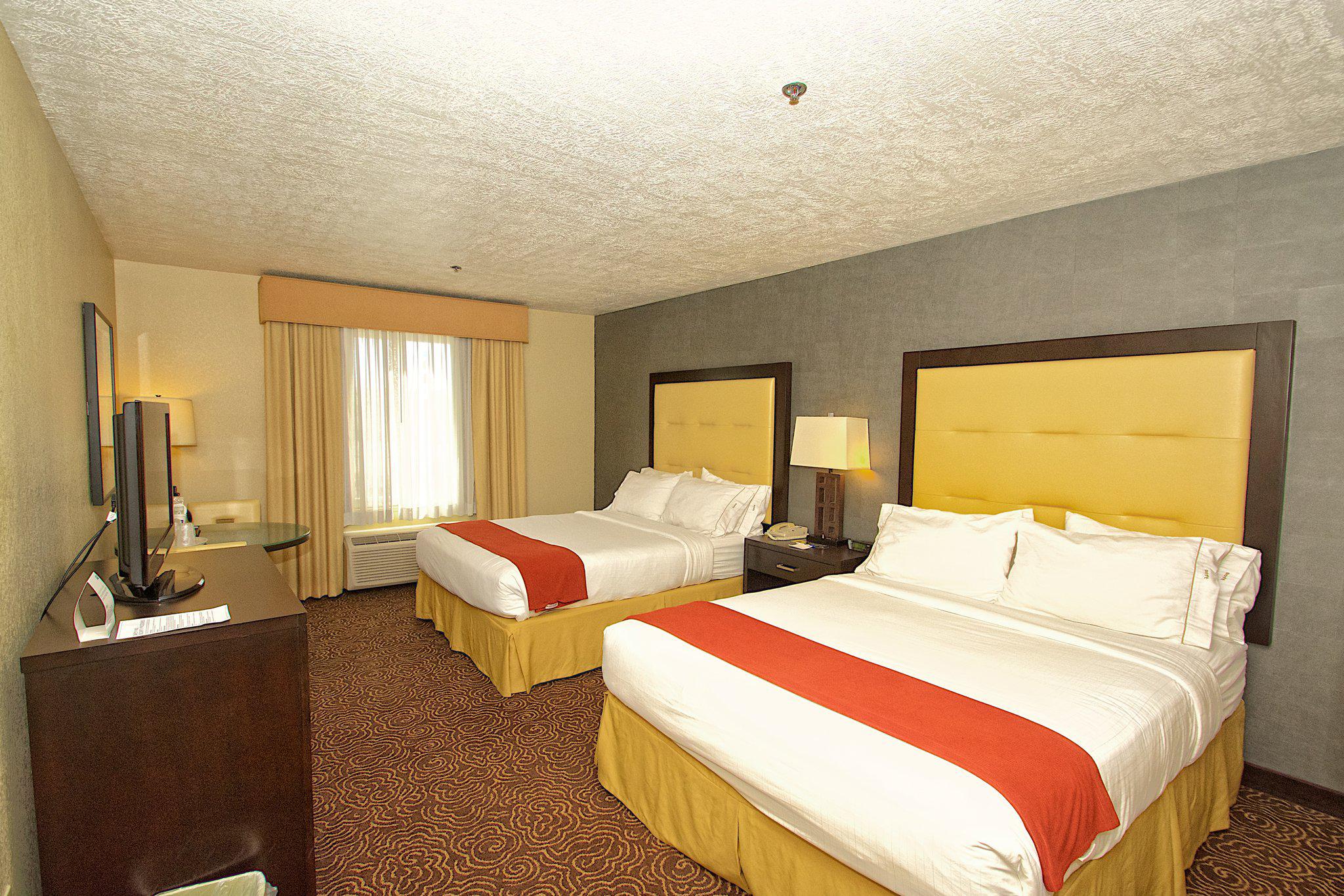 Holiday Inn Express & Suites Ogden Photo
