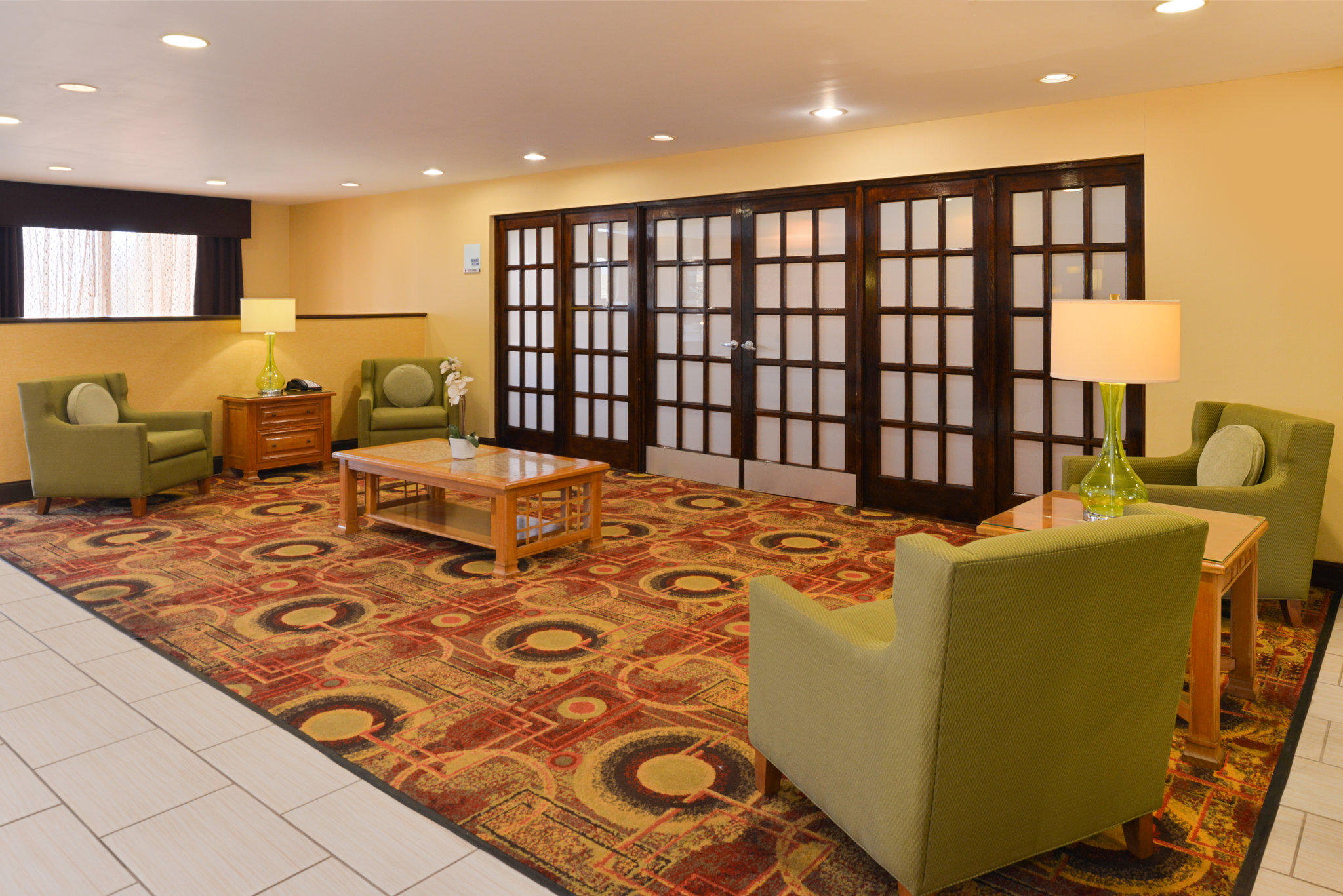 Holiday Inn Express & Suites Ridgeland - Jackson North Area Photo