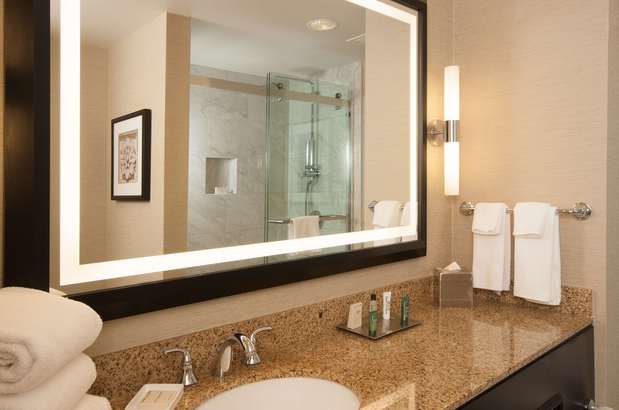 Images Hilton Indianapolis Hotel & Suites