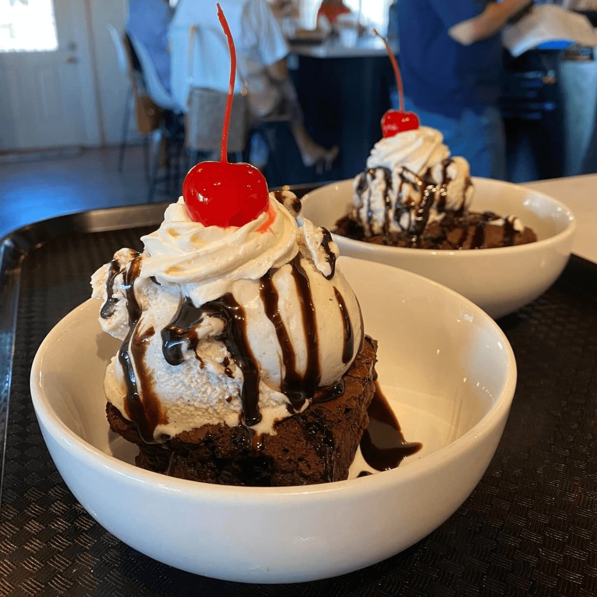 HOT FUDGE BROWNIE SUNDAE
