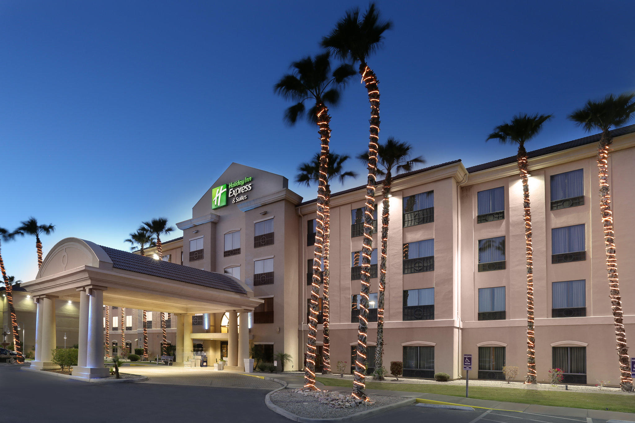 Holiday Inn Express & Suites Yuma Photo