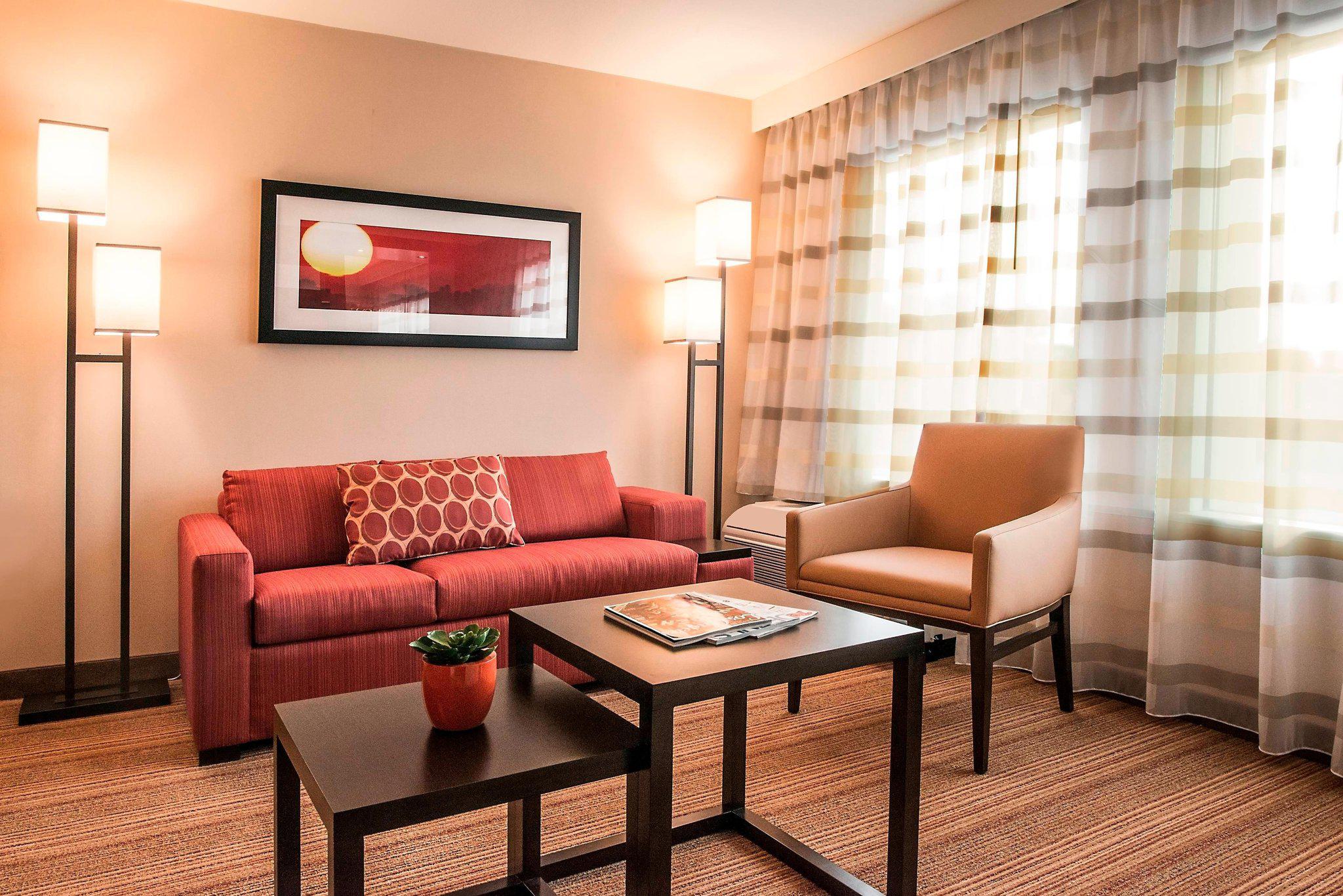 Courtyard by Marriott Los Angeles Woodland Hills Photo