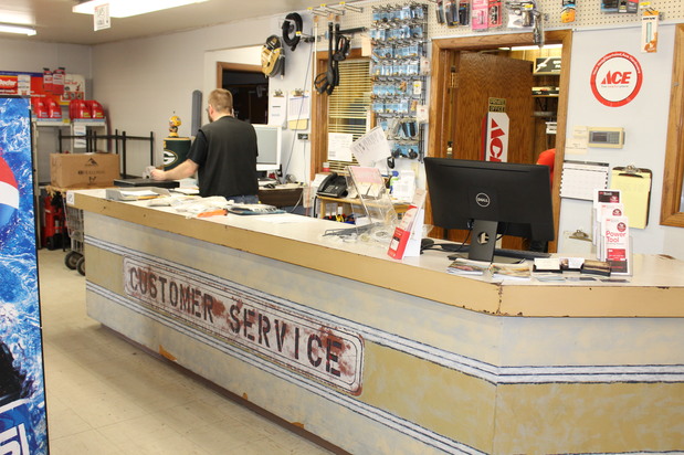 Images TNT Ace Hardware