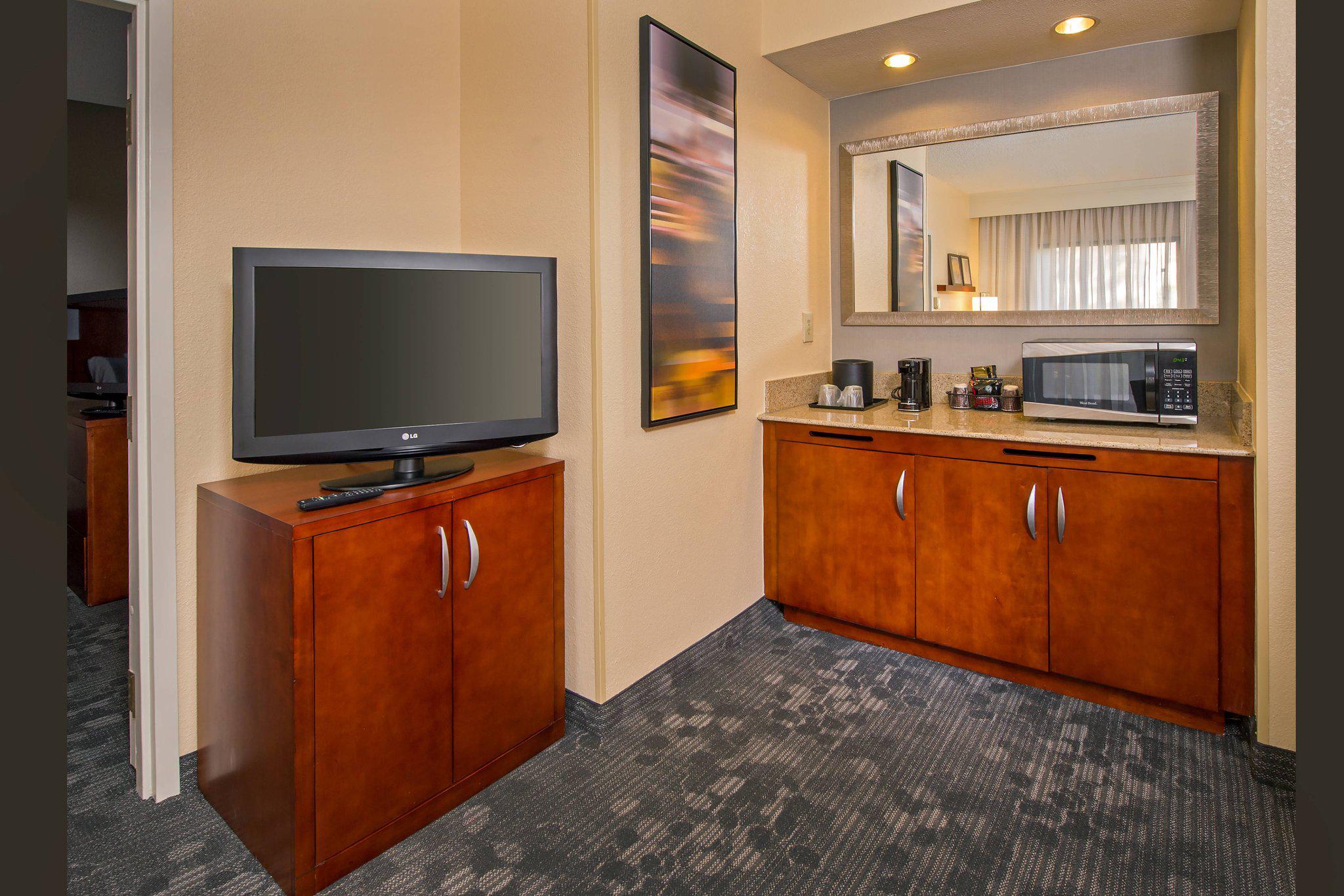 Courtyard by Marriott Charlotte University Research Park Photo