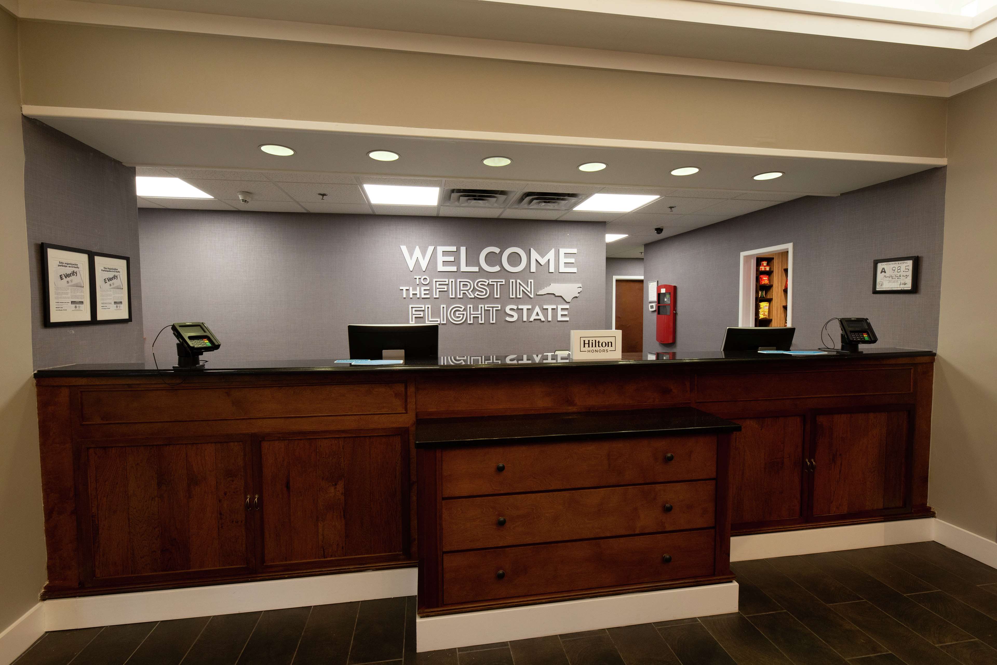 Hampton Inn & Suites Raleigh/Cary I-40 (PNC Arena) Photo