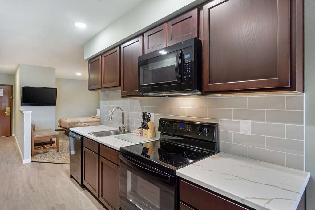 Best Western Plus Ahtanum Inn Image