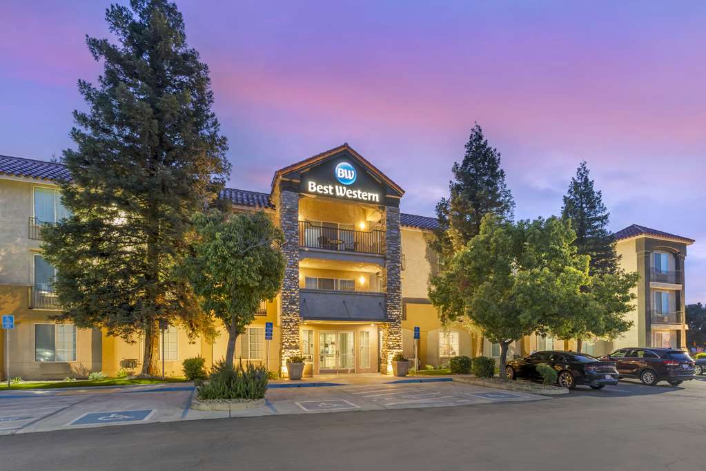 Best Western Visalia Hotel Image