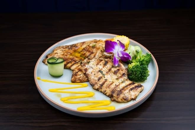 Pechuga La Plancha / Grilled Chicken Breast Platter