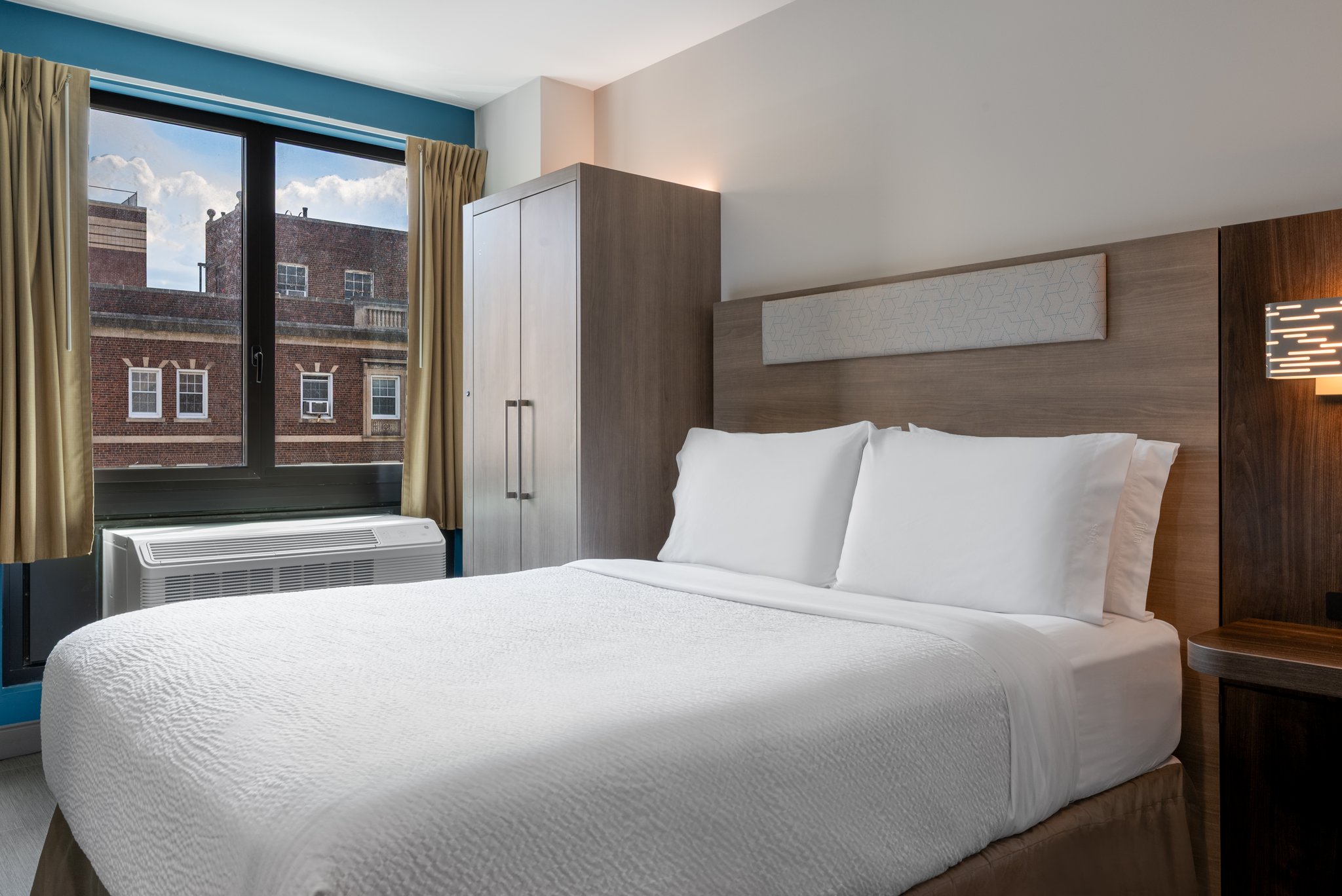 Holiday Inn Express & Suites Bronx - Zoo Area by IHG Image