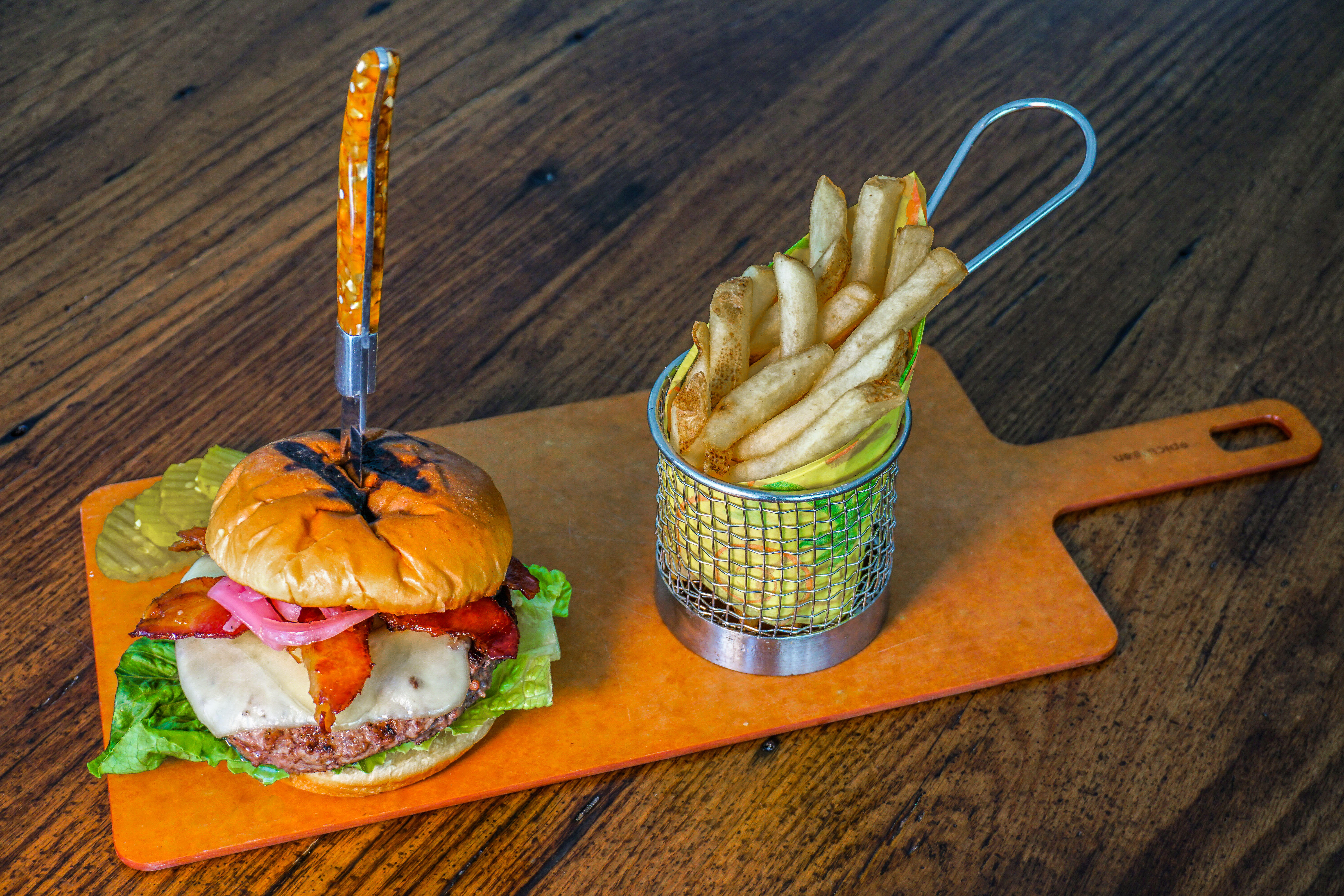 Reelburger Restaurant & Tiki Bar Photo