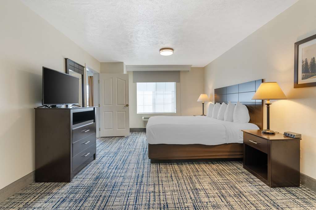 Best Western Visalia Hotel Image