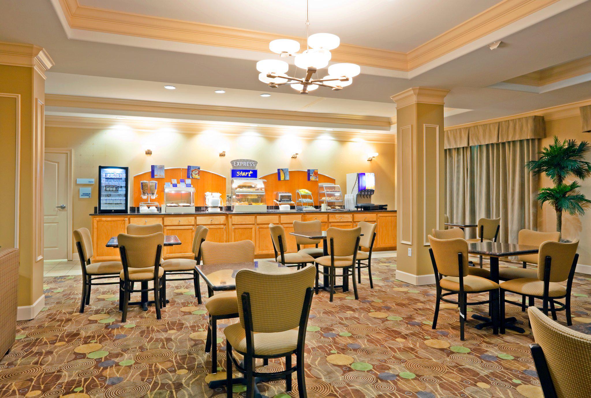 Holiday Inn Express & Suites Greenville Photo