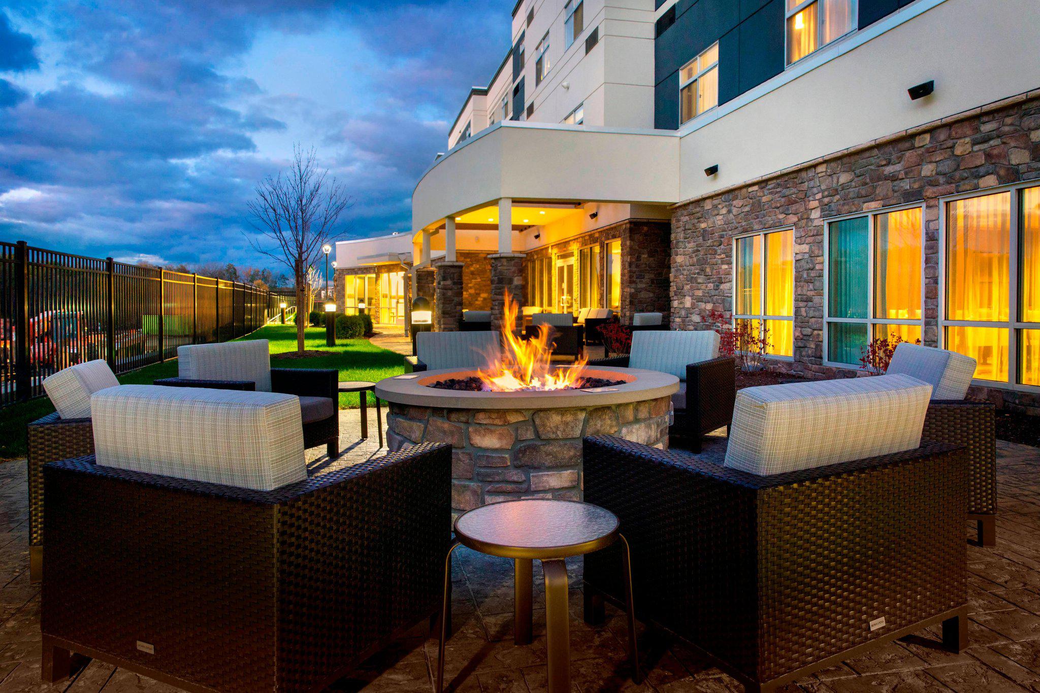 Courtyard by Marriott Schenectady at Mohawk Harbor Photo