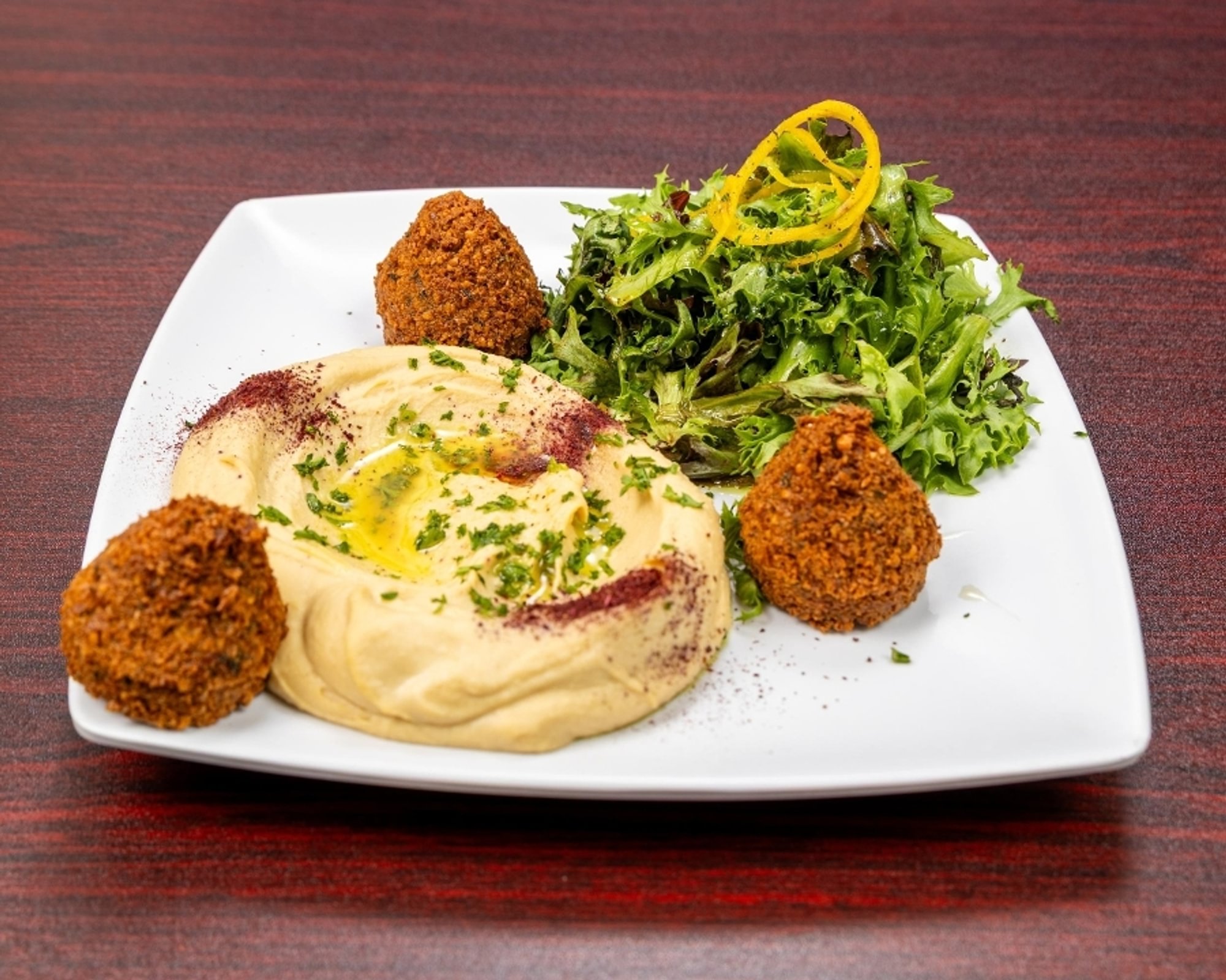 Falafel hummus plate