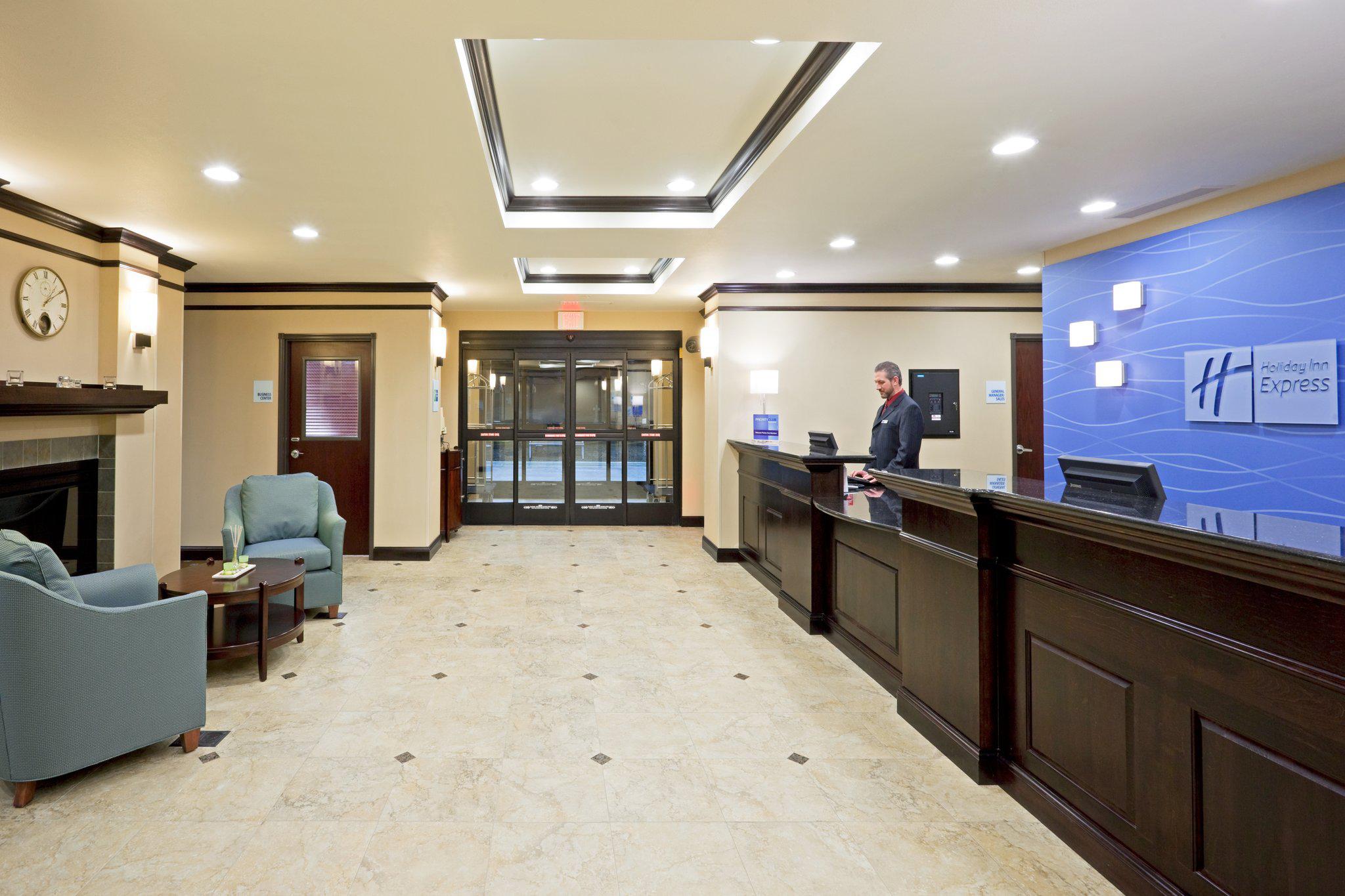 Holiday Inn Express & Suites Syracuse North - Airport Area Photo