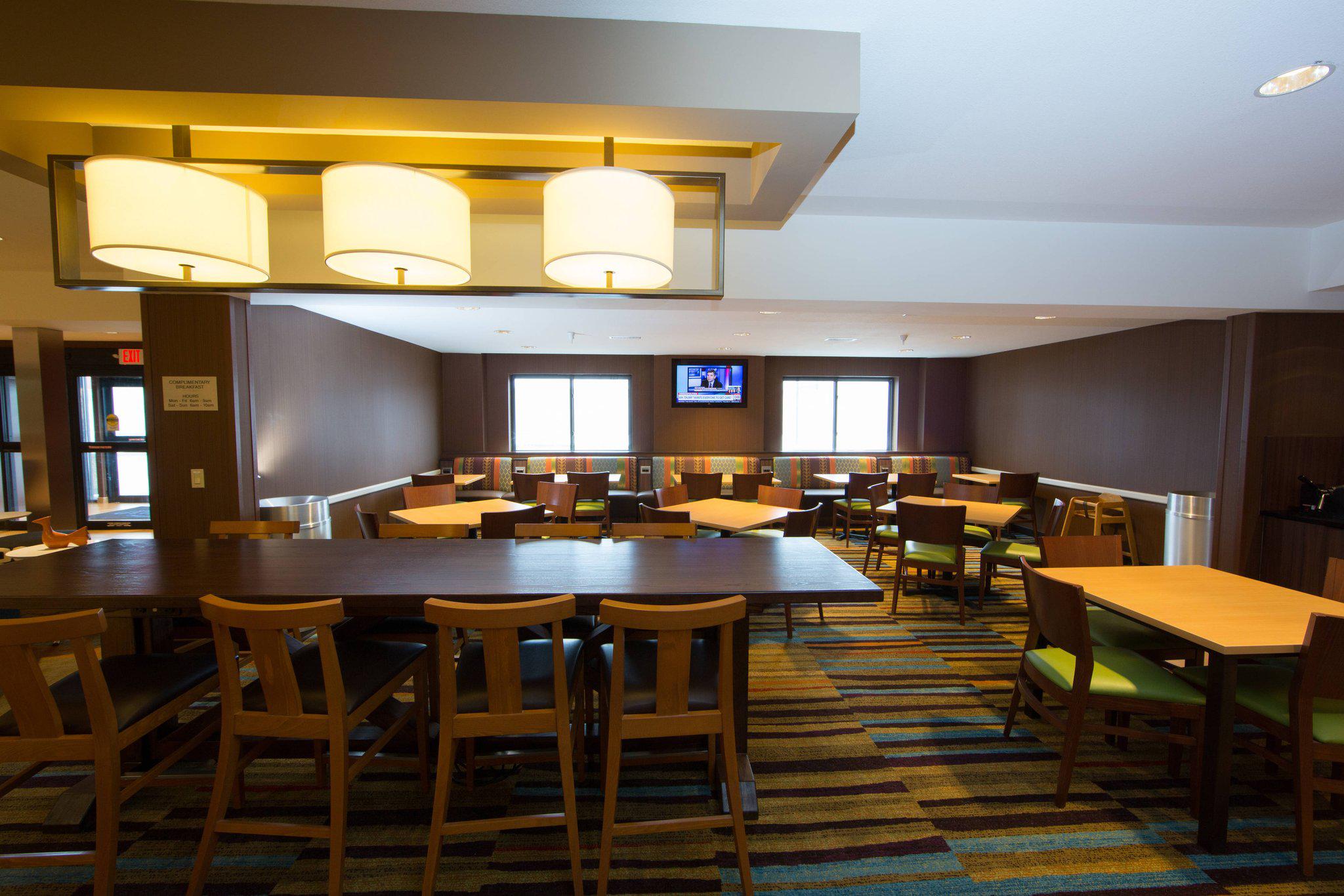 Fairfield Inn & Suites by Marriott Burlington Photo