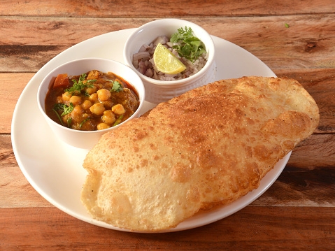Chole Bhature  Party Pack (10 Bhatures)