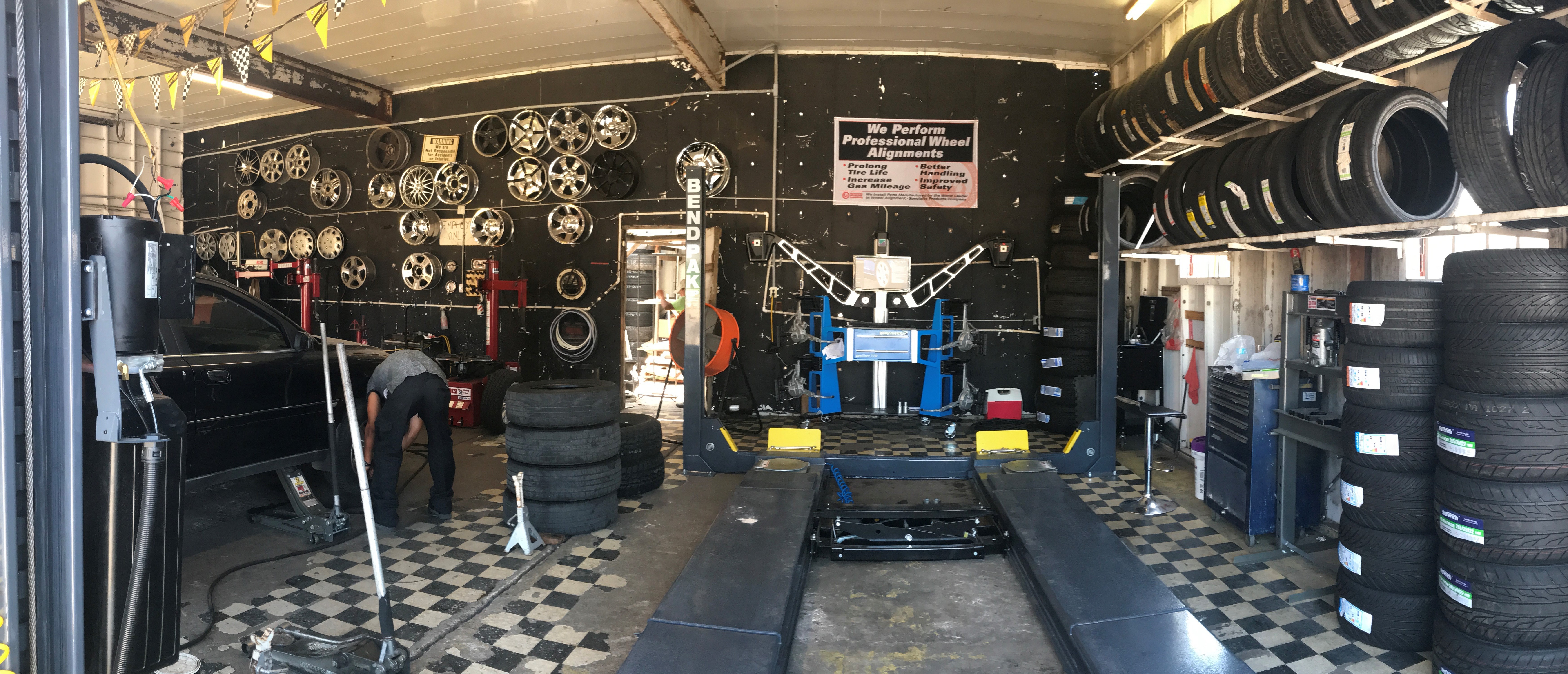 Lopez Wheels &amp; Tires Logo