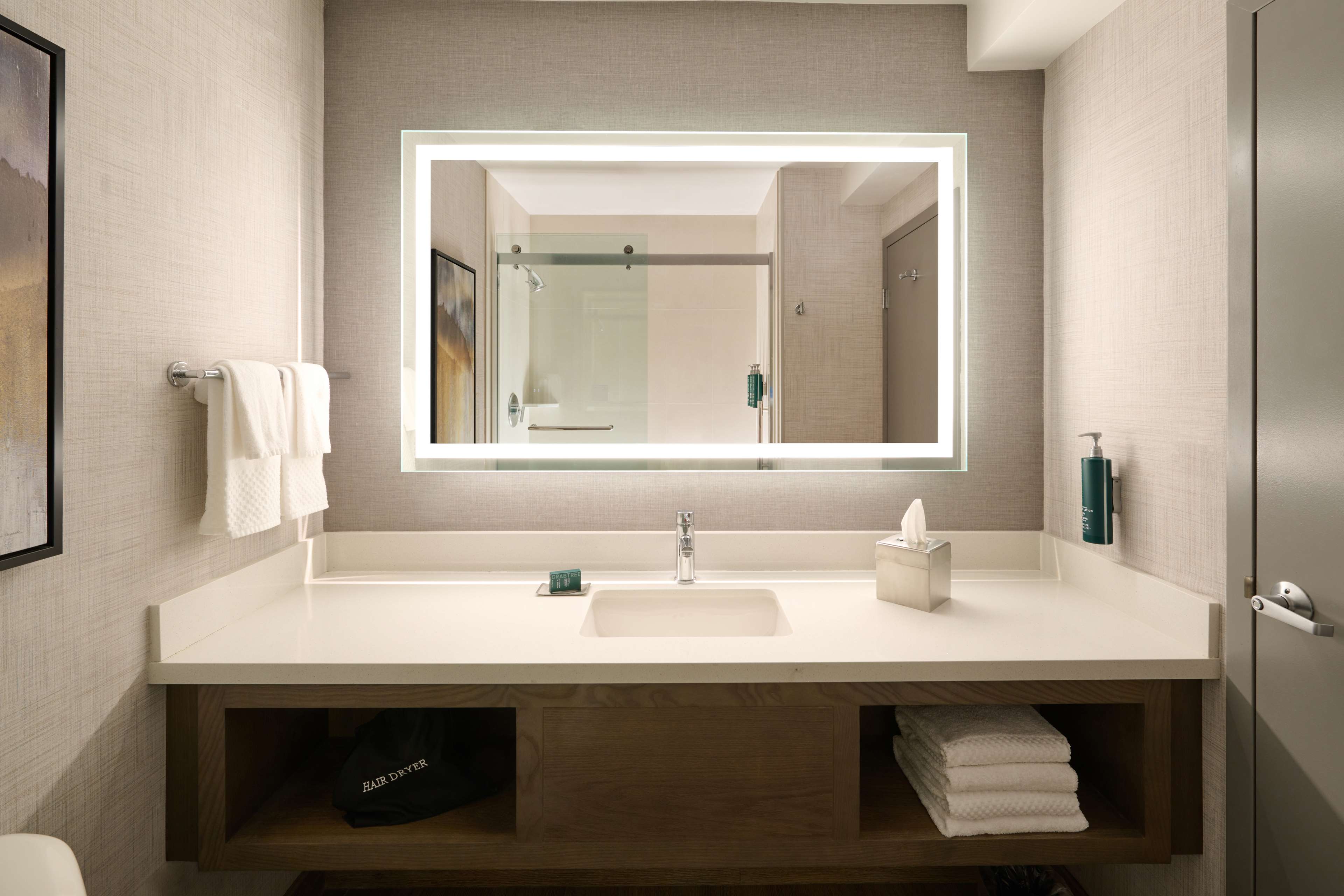 Guest room bath
