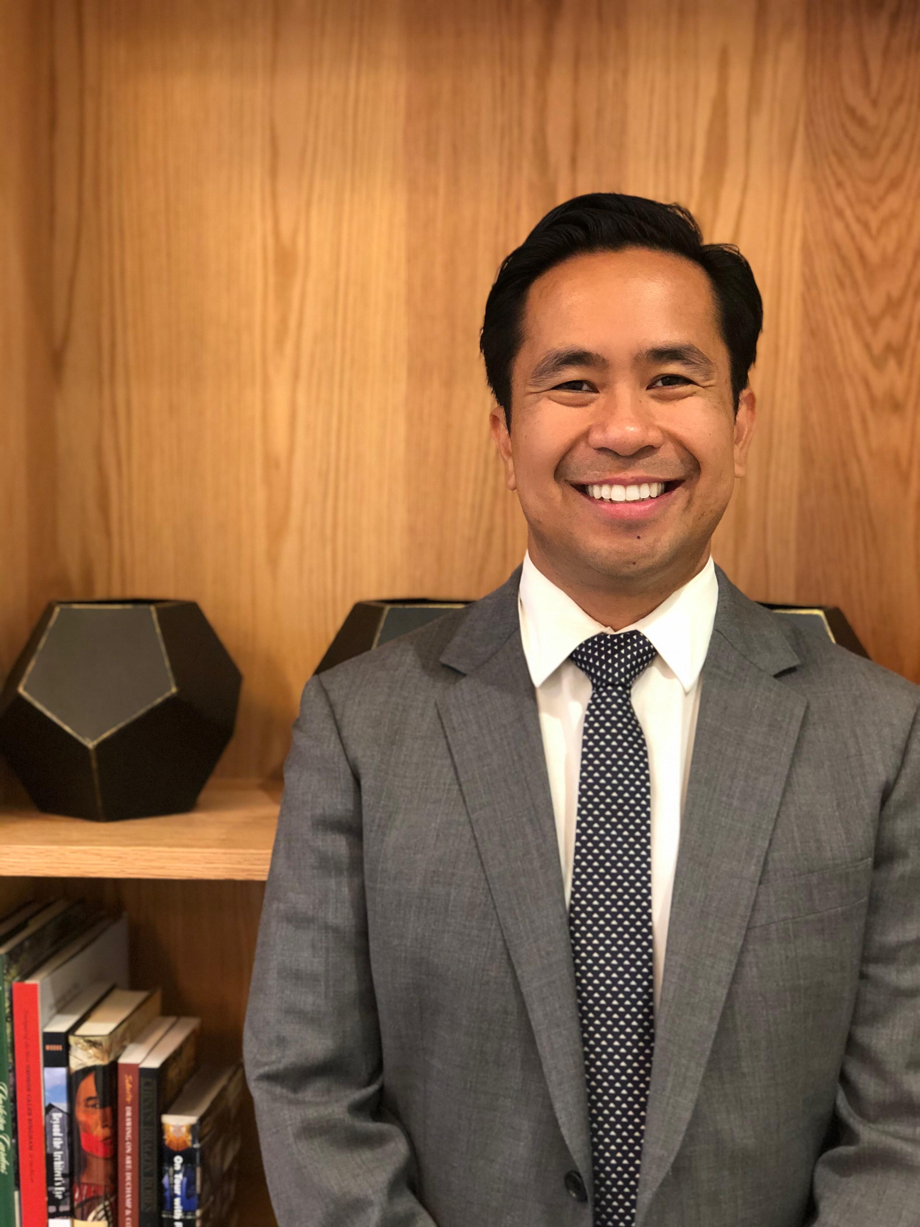 Roan Tuyay Law, APC Logo