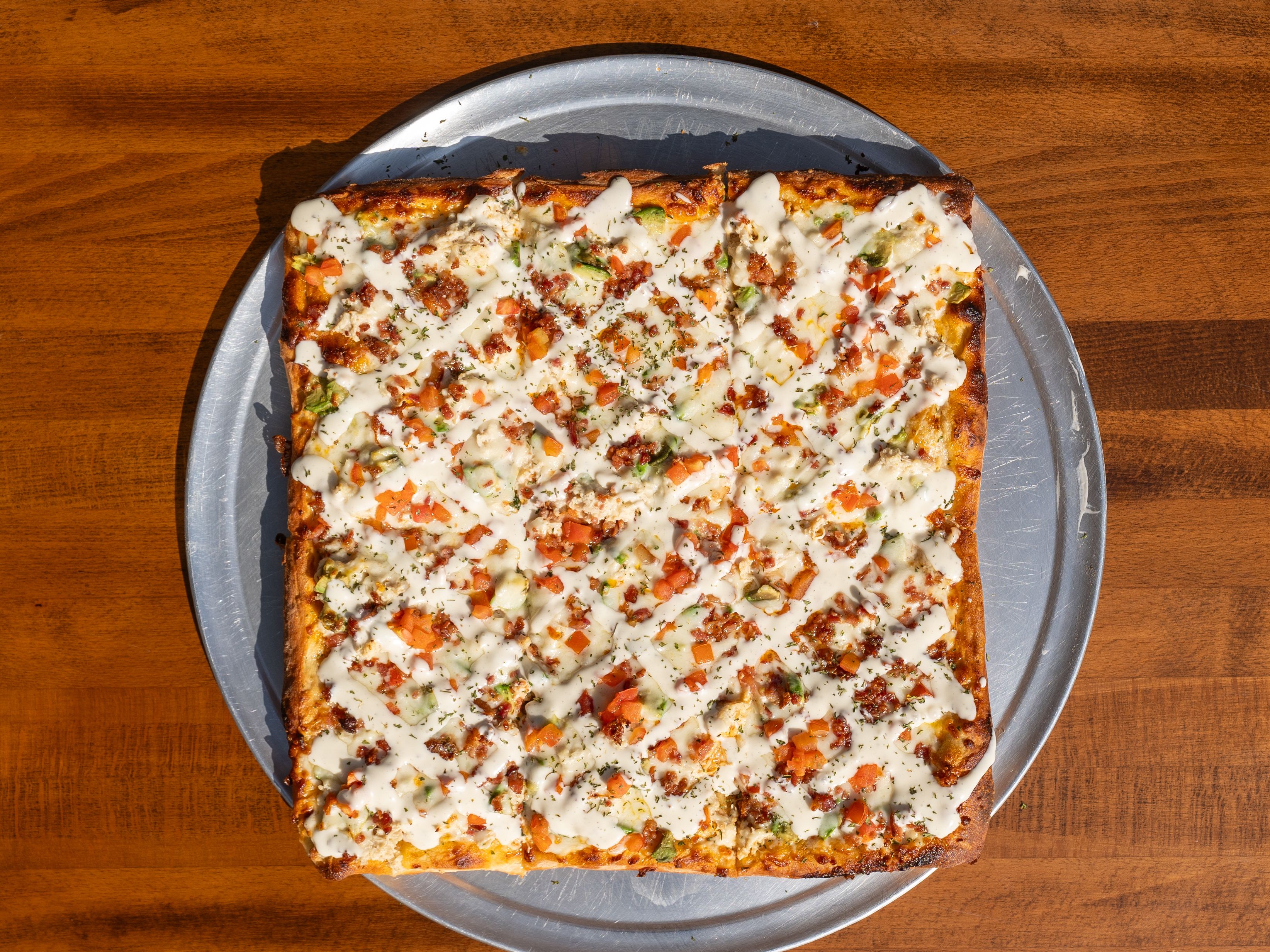 LG Kickin Chicken Pizza