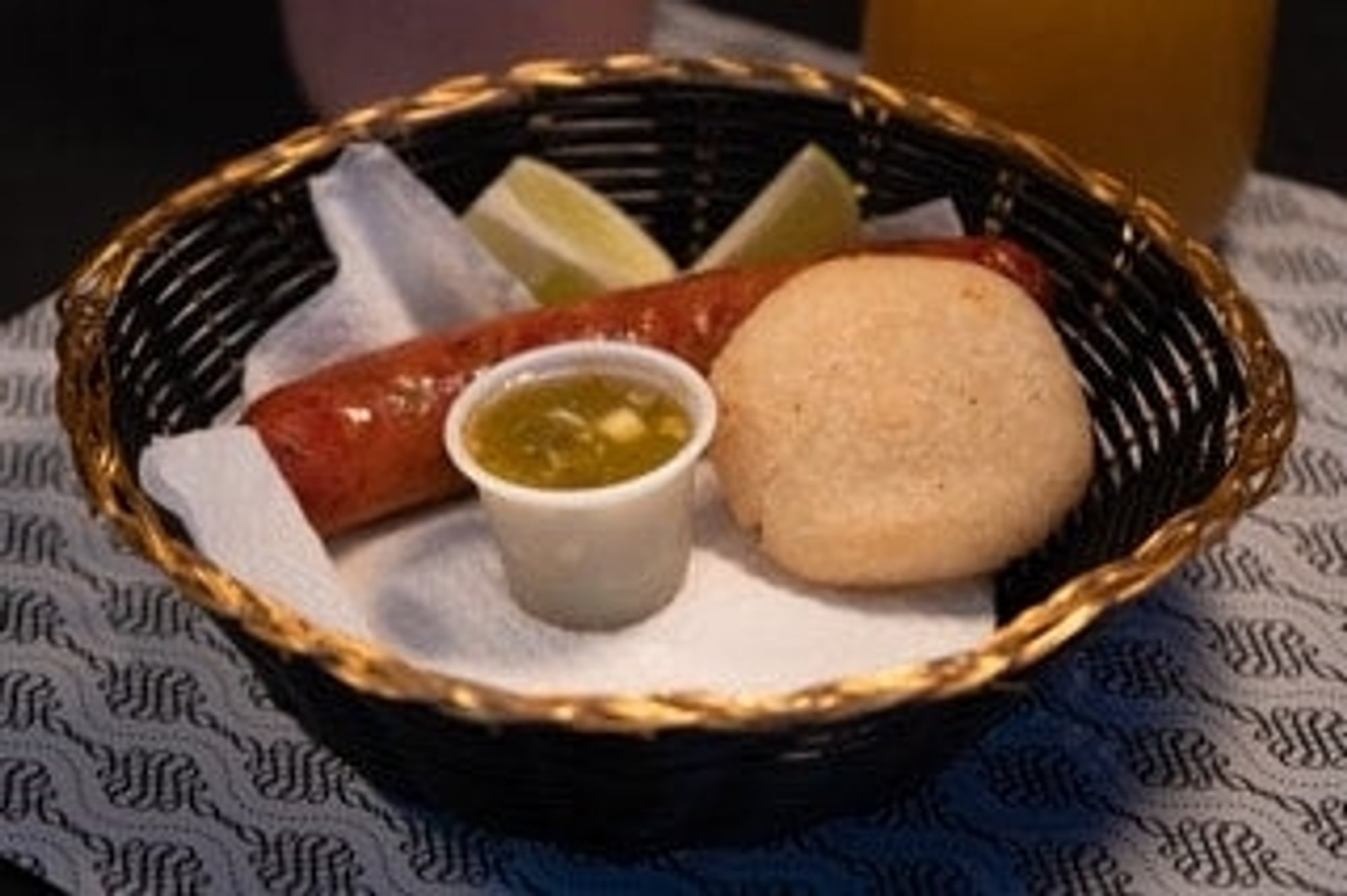 Chorizo con arepa