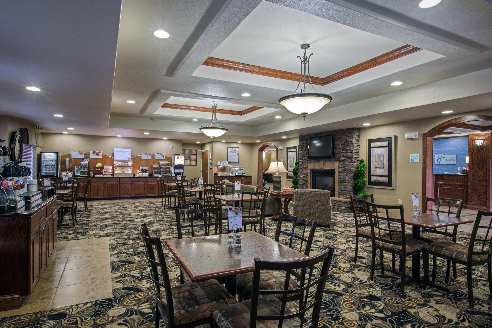 Holiday Inn Express & Suites Lewisburg Photo