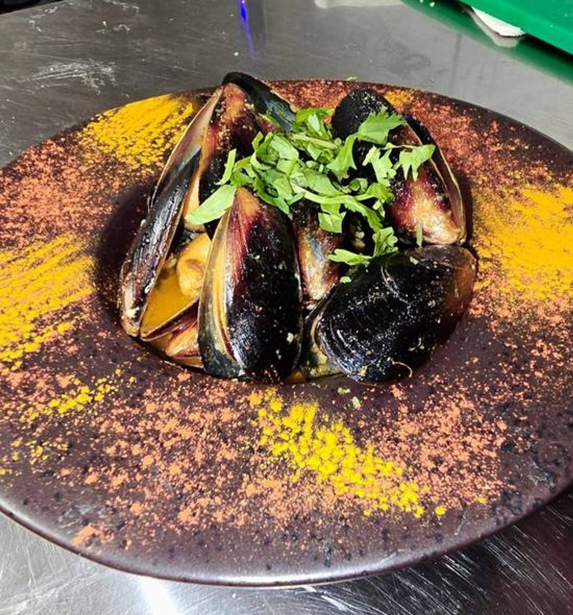 Spicy Sautéed Mussels with Naan